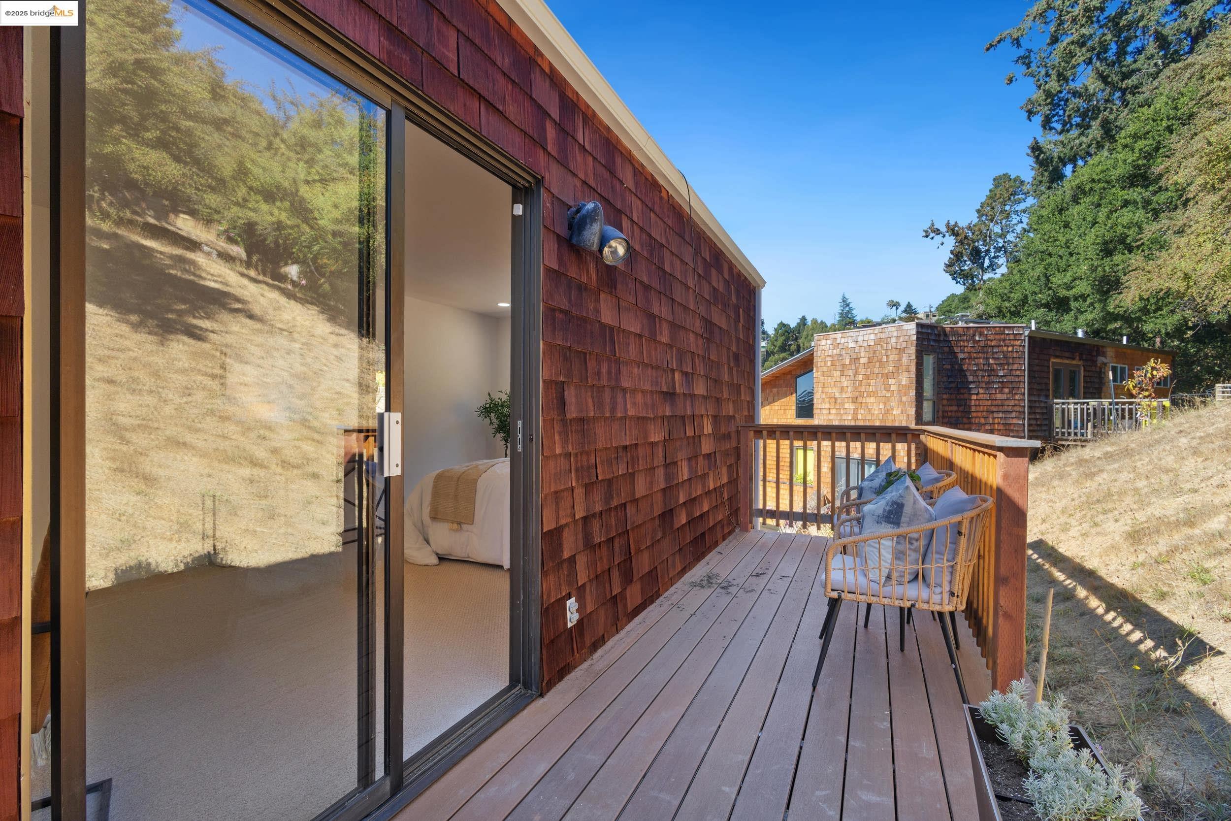 Detail Gallery Image 45 of 53 For 1840 Magellan Dr, Oakland,  CA 94611 - 4 Beds | 2/1 Baths