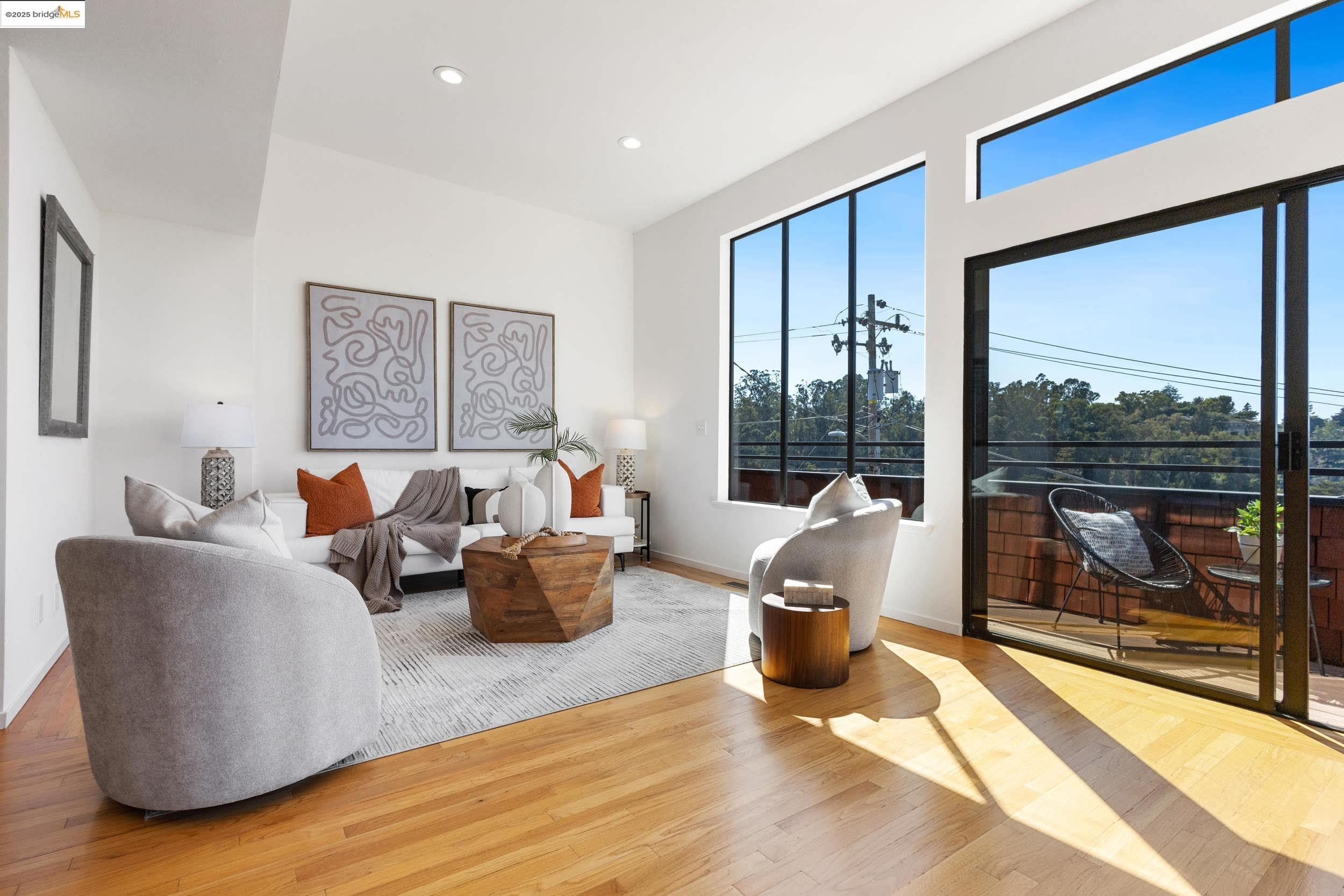 Detail Gallery Image 8 of 21 For 1840 Magellan Dr, Oakland,  CA 94611 - 4 Beds | 2/1 Baths