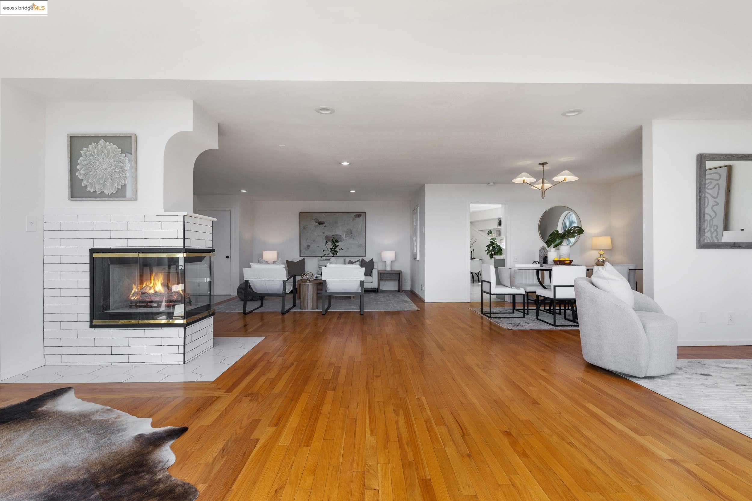 Detail Gallery Image 10 of 21 For 1840 Magellan Dr, Oakland,  CA 94611 - 4 Beds | 2/1 Baths