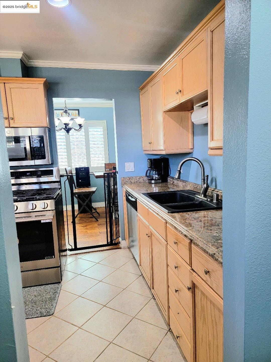 Detail Gallery Image 6 of 17 For 2301 Beasley Ave, Antioch,  CA 94509 - 3 Beds | 1 Baths