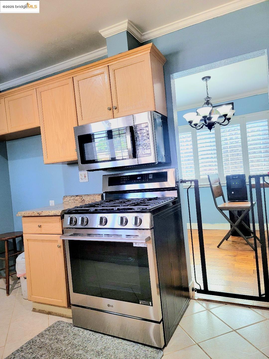 Detail Gallery Image 7 of 17 For 2301 Beasley Ave, Antioch,  CA 94509 - 3 Beds | 1 Baths