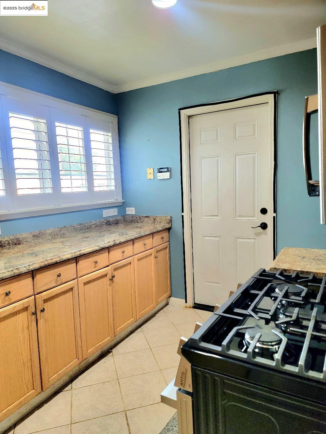 Detail Gallery Image 8 of 17 For 2301 Beasley Ave, Antioch,  CA 94509 - 3 Beds | 1 Baths