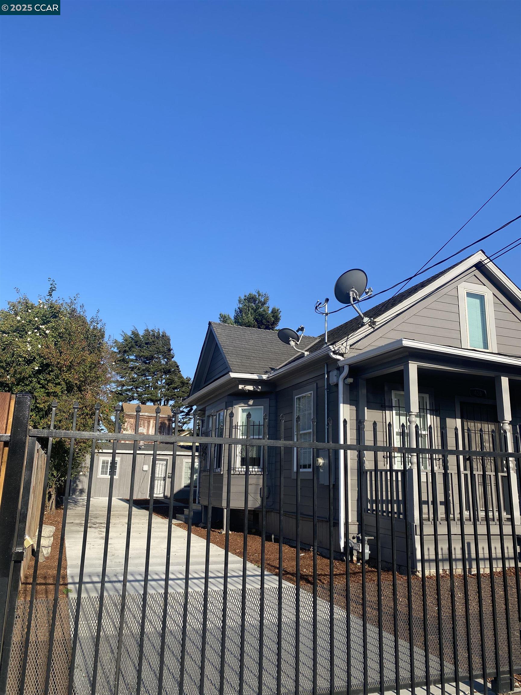 Detail Gallery Image 2 of 16 For 428 4th St, Richmond,  CA 94801 - 2 Beds | 1 Baths