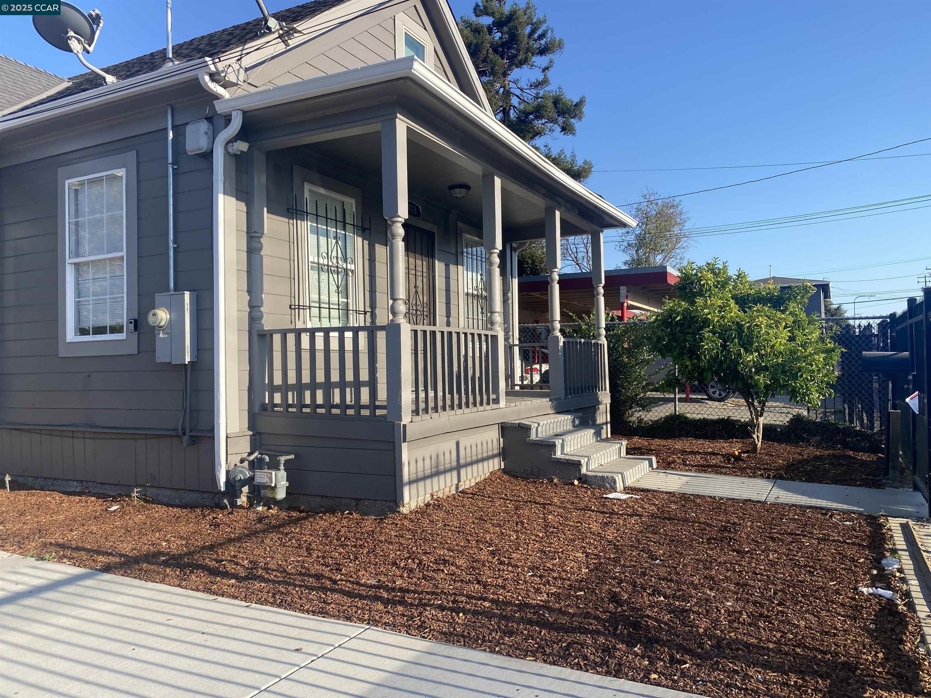 Detail Gallery Image 3 of 16 For 428 4th St, Richmond,  CA 94801 - 2 Beds | 1 Baths