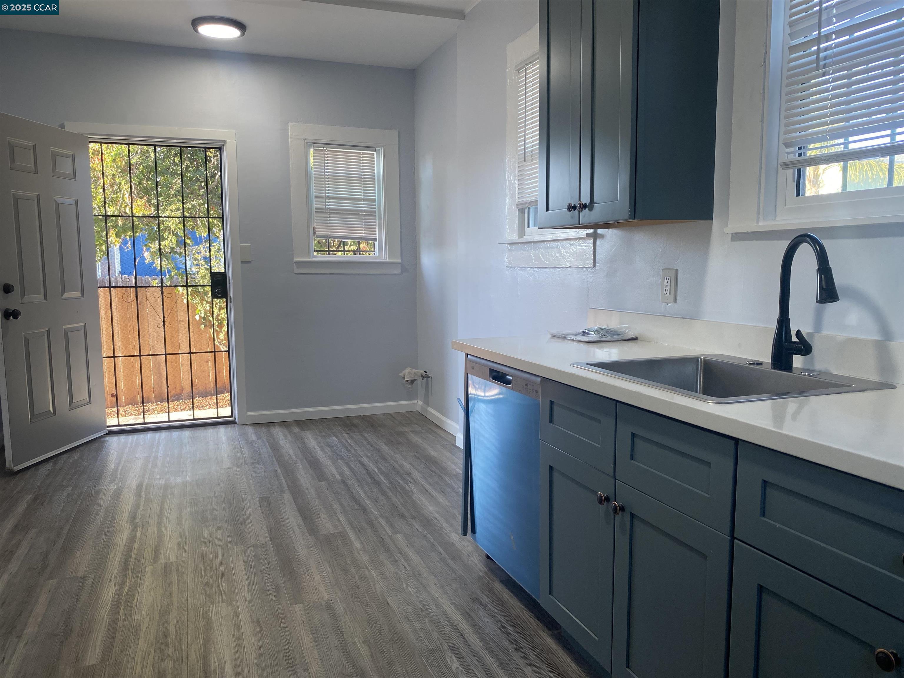 Detail Gallery Image 7 of 16 For 428 4th St, Richmond,  CA 94801 - 2 Beds | 1 Baths