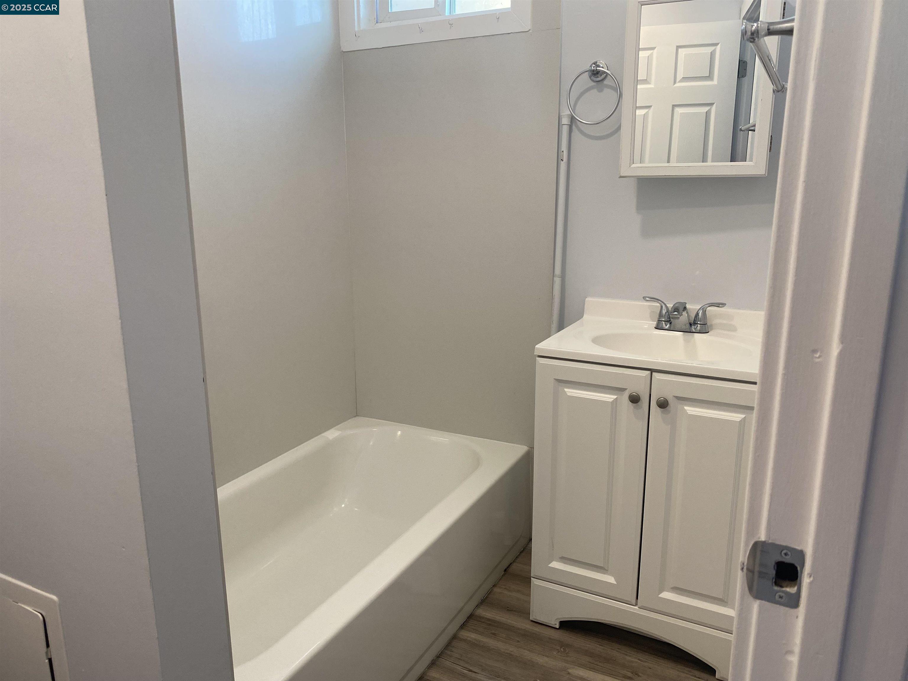 Detail Gallery Image 8 of 16 For 428 4th St, Richmond,  CA 94801 - 2 Beds | 1 Baths