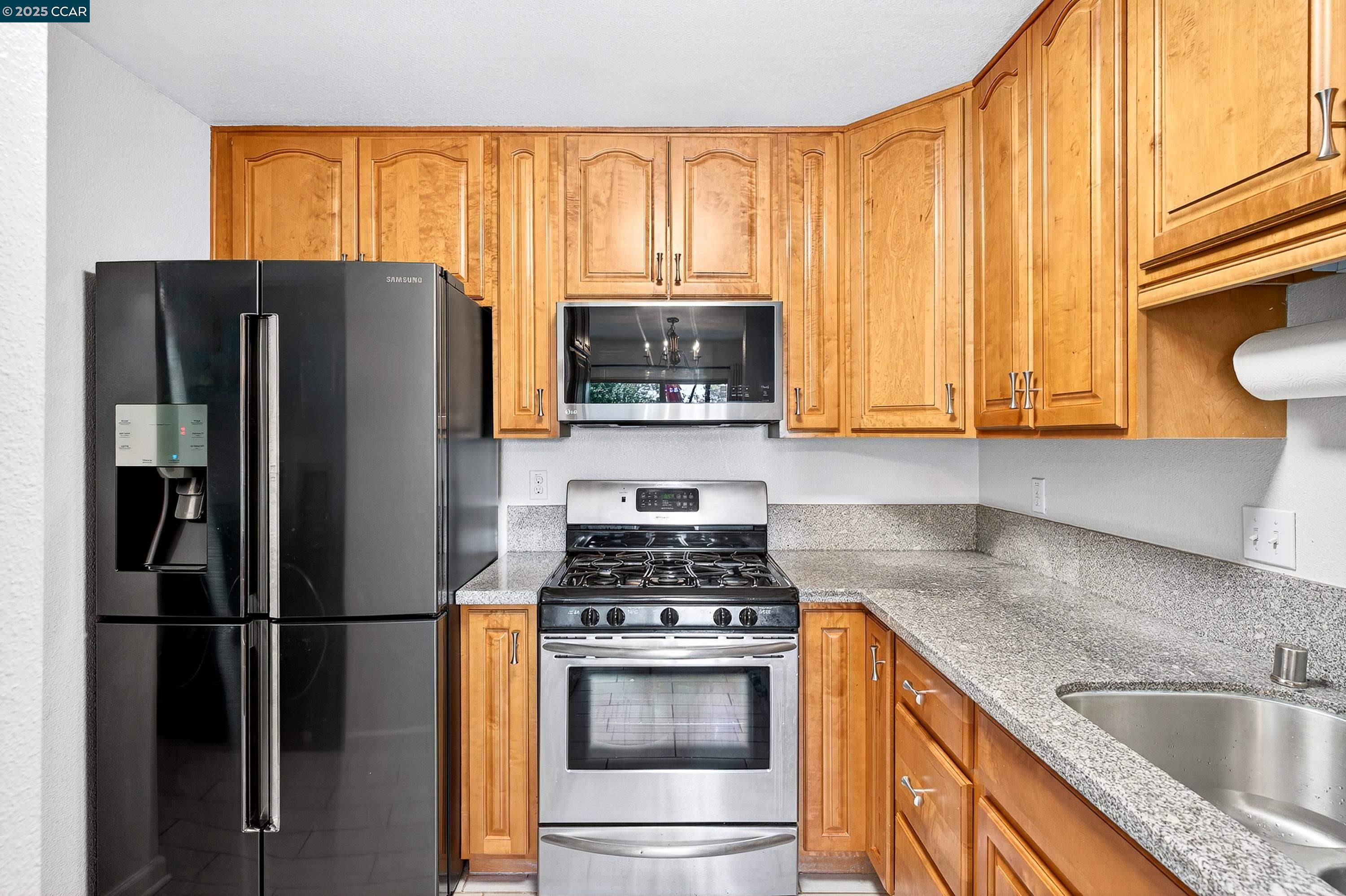 Detail Gallery Image 12 of 45 For 218 Apollo #4,  Hercules,  CA 94547 - 2 Beds | 1/1 Baths