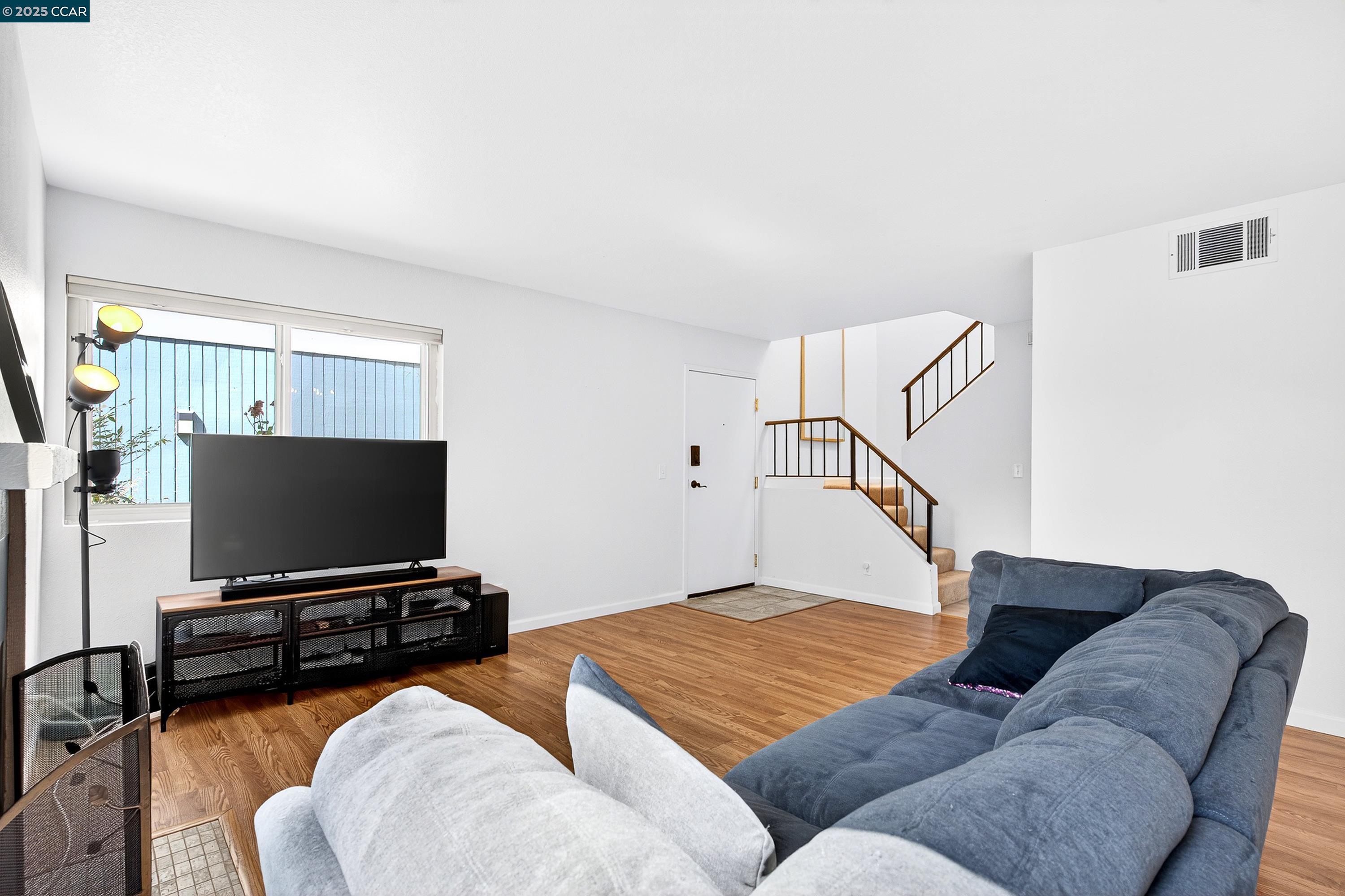 Photo #5: 41109594 Listing 