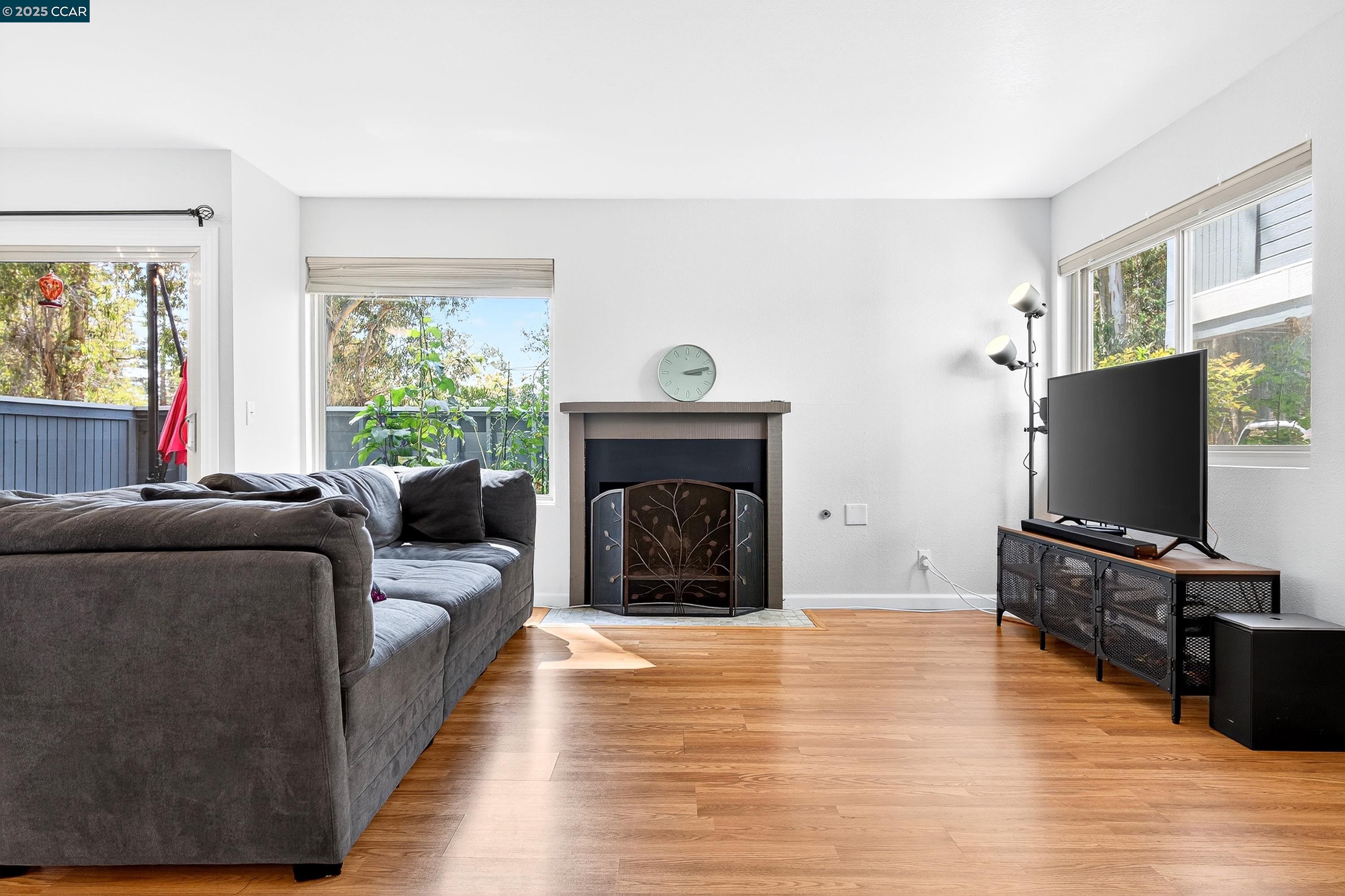 Detail Gallery Image 7 of 45 For 218 Apollo #4,  Hercules,  CA 94547 - 2 Beds | 1/1 Baths