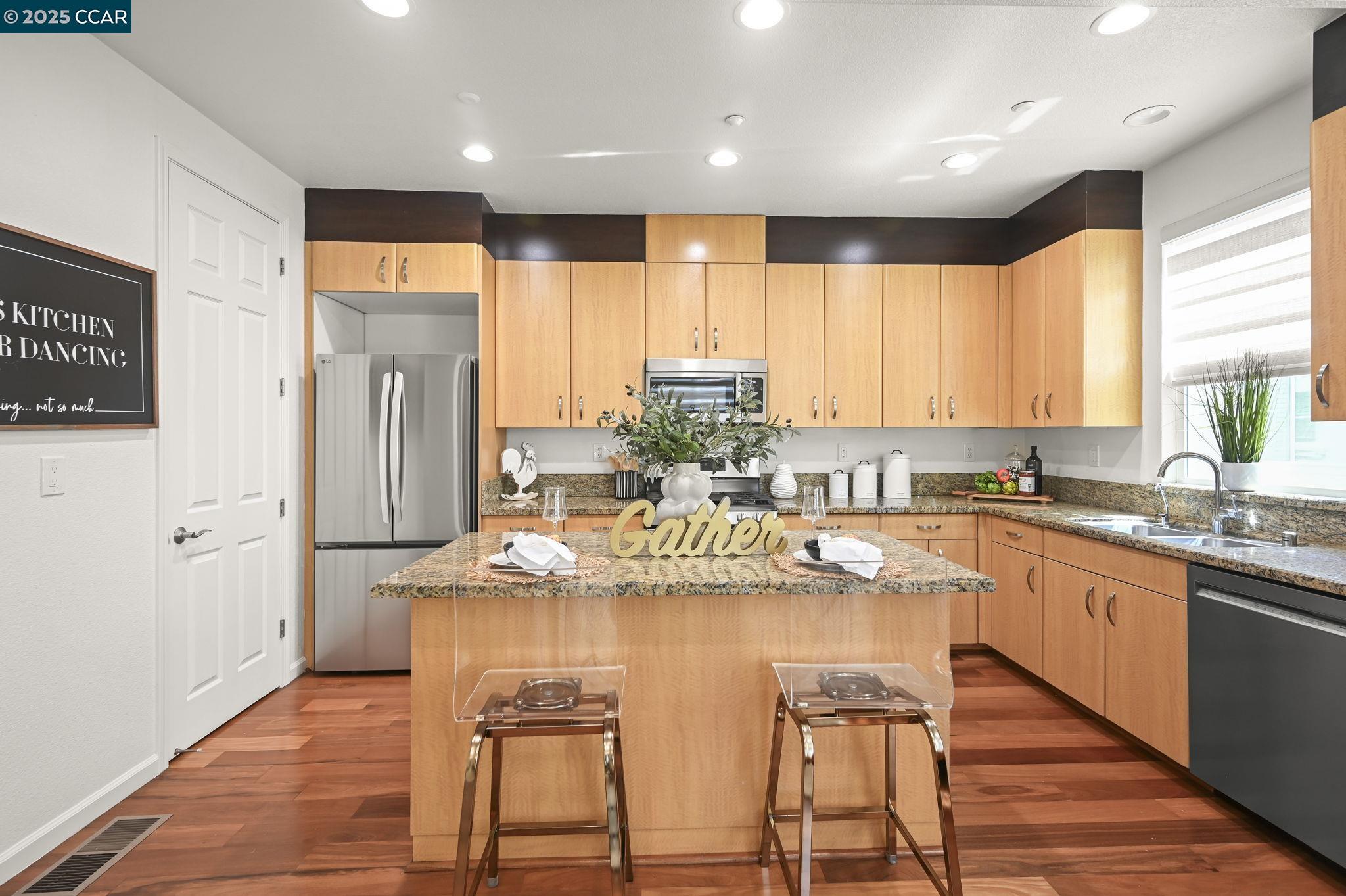 Detail Gallery Image 14 of 40 For 6566 Sierra Ln, Dublin,  CA 94568 - 3 Beds | 2/1 Baths