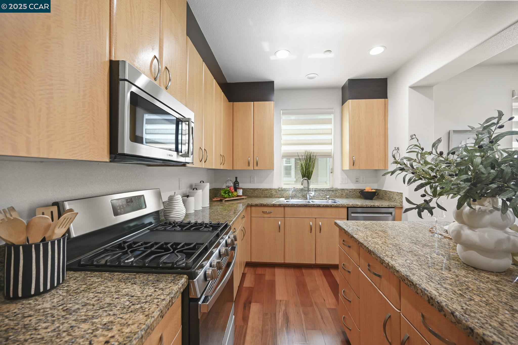 Detail Gallery Image 15 of 40 For 6566 Sierra Ln, Dublin,  CA 94568 - 3 Beds | 2/1 Baths