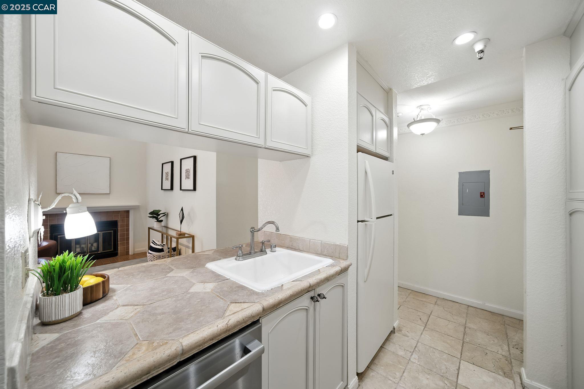 Photo #12: 41109598 Listing: Photo #12