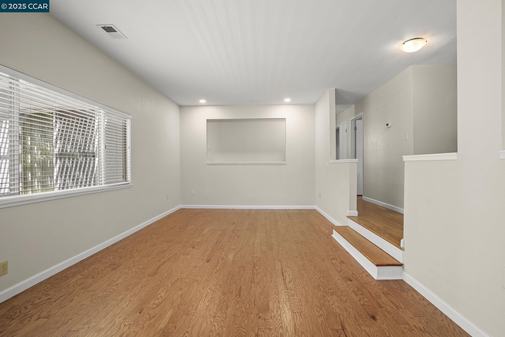 Detail Gallery Image 8 of 30 For 2162 Olympic Drive, Martinez,  CA 94553 - 4 Beds | 2 Baths