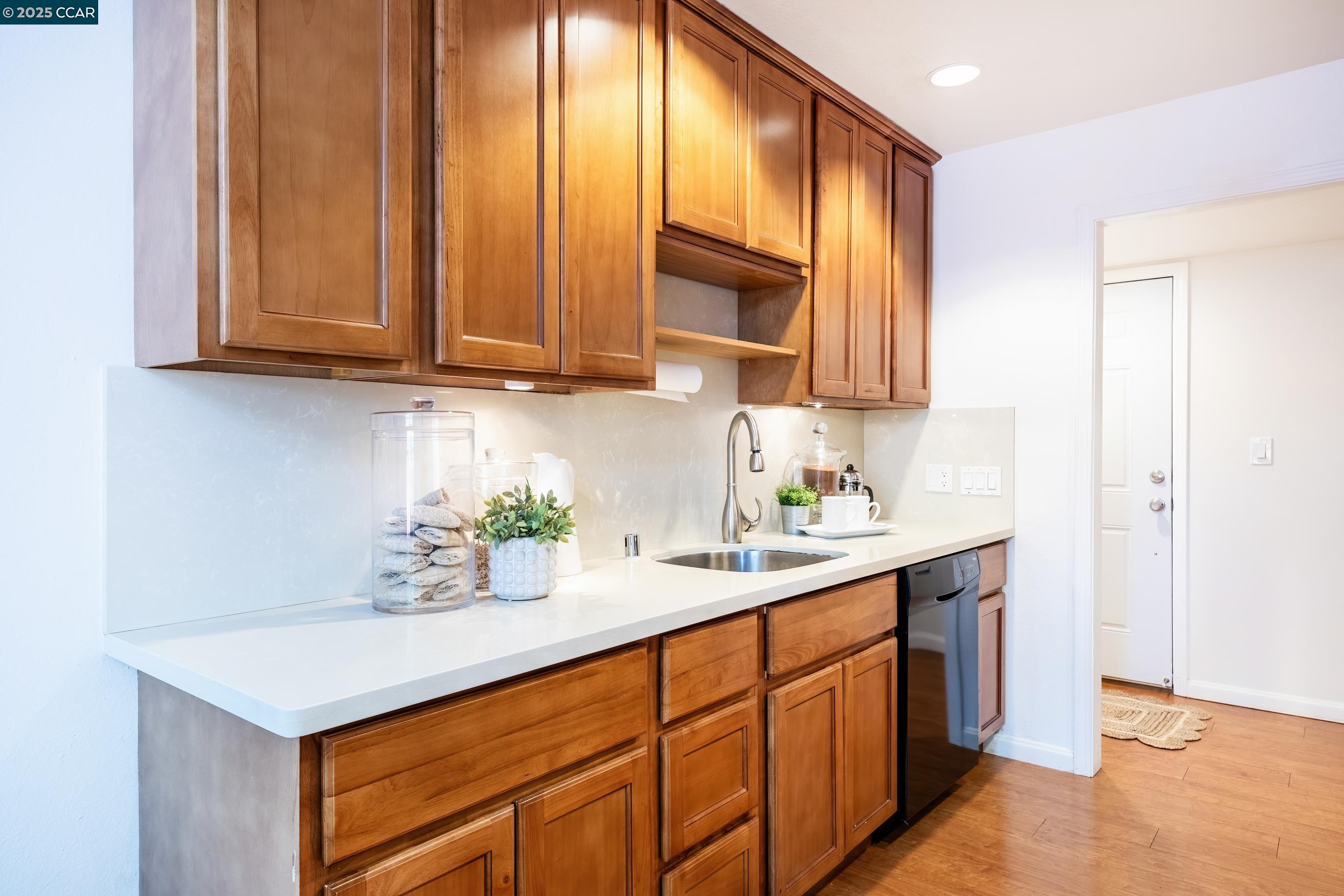 Photo #8: 41109603 Listing: Photo #8