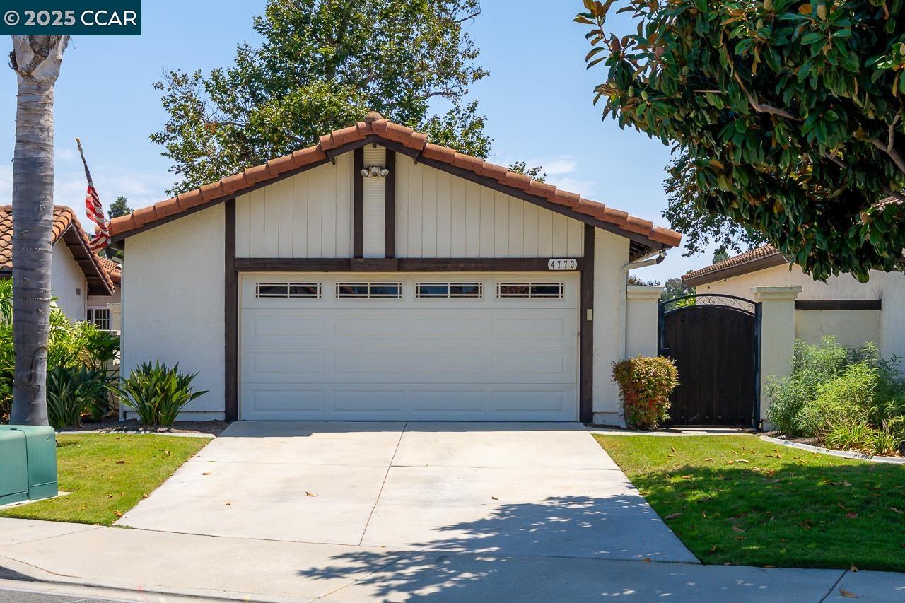 Detail Gallery Image 1 of 33 For 4773 Sequoia Pl, Oceanside,  CA 92057 - 3 Beds | 2 Baths