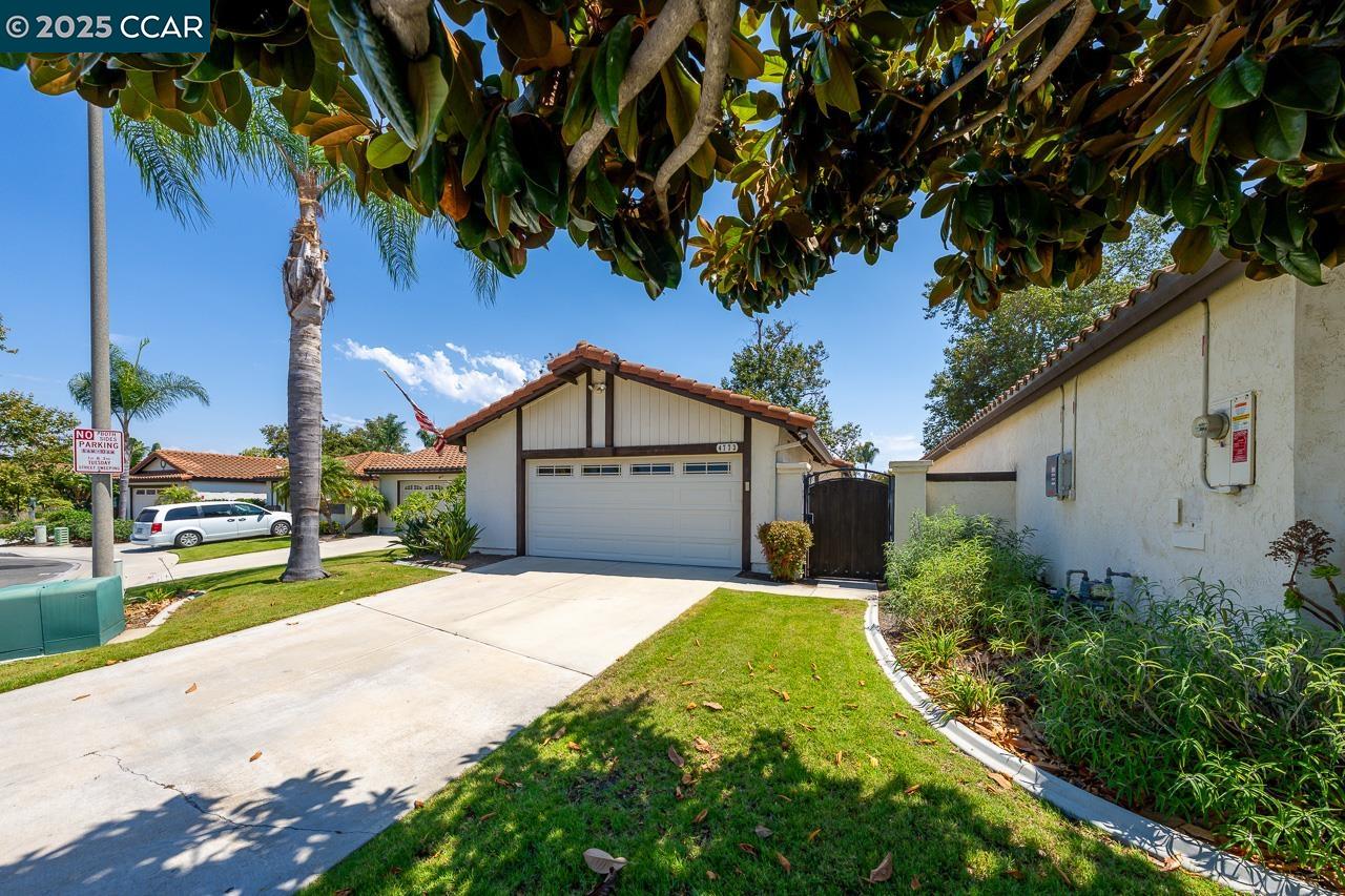 Detail Gallery Image 2 of 33 For 4773 Sequoia Pl, Oceanside,  CA 92057 - 3 Beds | 2 Baths