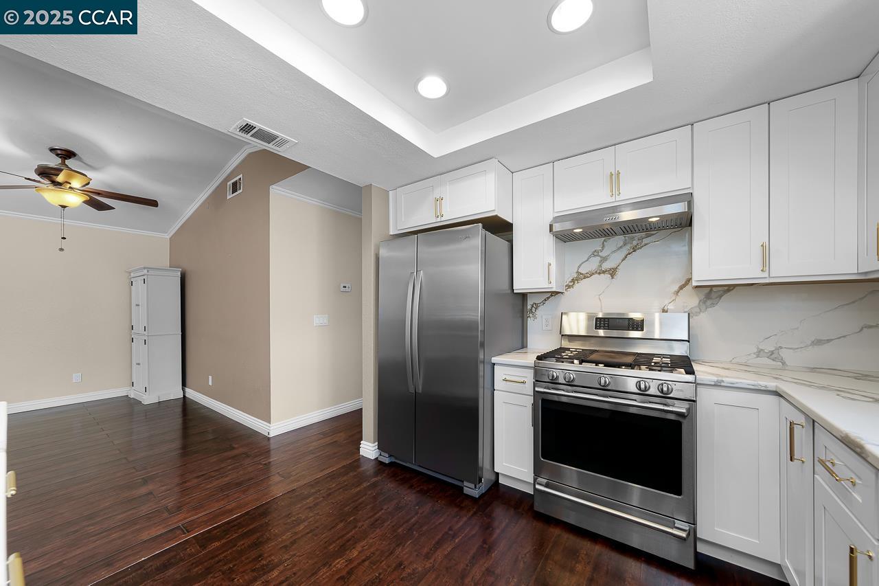 Detail Gallery Image 14 of 33 For 4773 Sequoia Pl, Oceanside,  CA 92057 - 3 Beds | 2 Baths