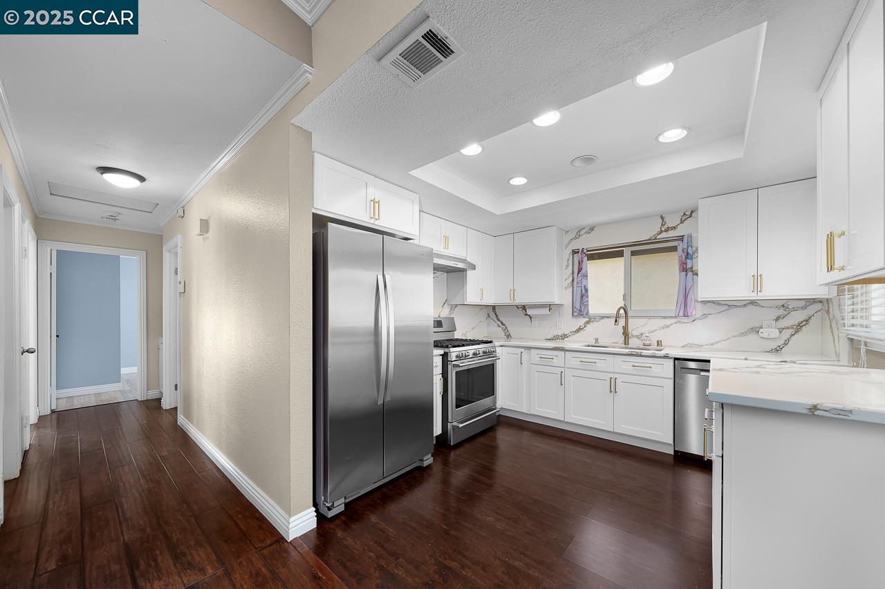 Detail Gallery Image 6 of 33 For 4773 Sequoia Pl, Oceanside,  CA 92057 - 3 Beds | 2 Baths