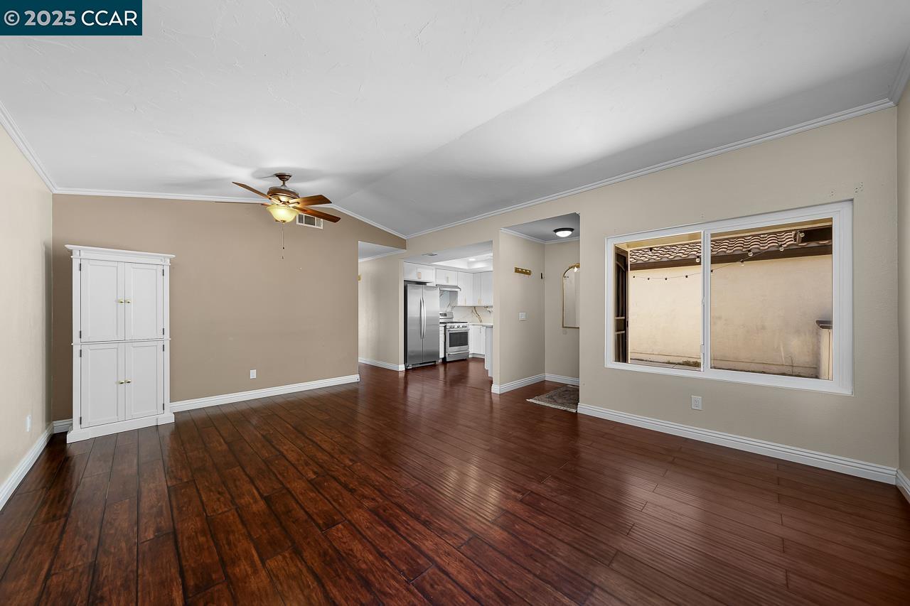 Detail Gallery Image 9 of 33 For 4773 Sequoia Pl, Oceanside,  CA 92057 - 3 Beds | 2 Baths