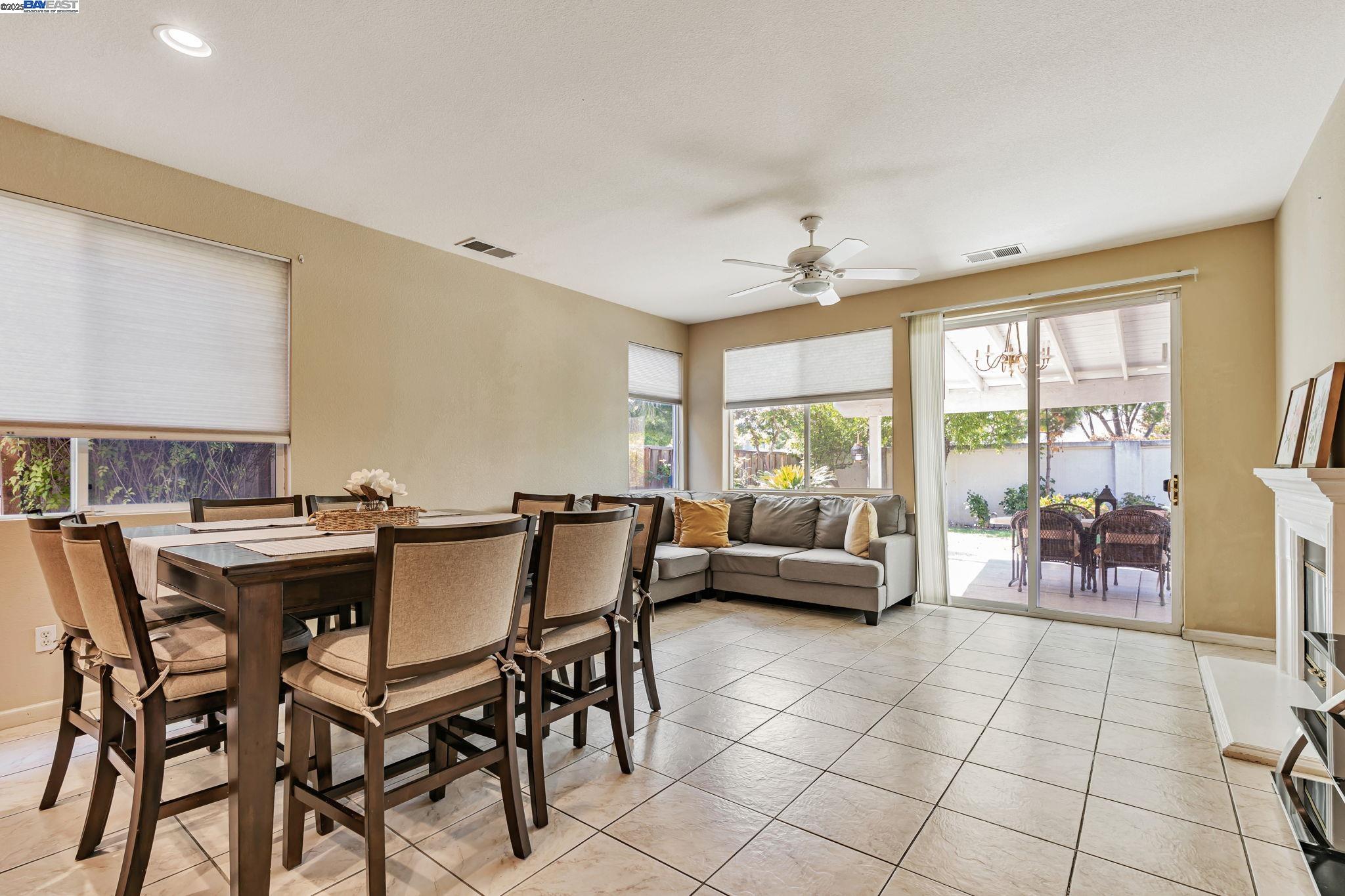 Detail Gallery Image 15 of 47 For 2036 Tupelo Way, Antioch,  CA 94509-9366 - 5 Beds | 3 Baths