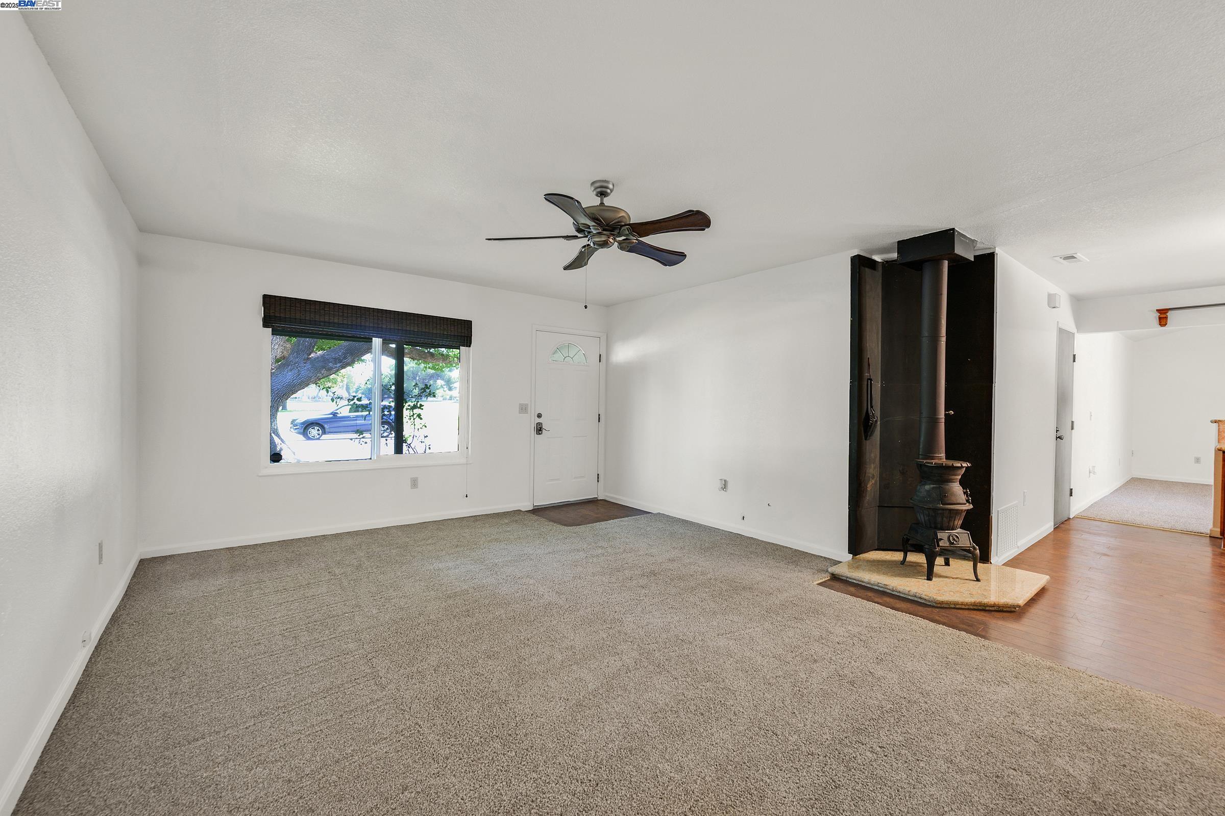 Detail Gallery Image 2 of 30 For 1033 Parkside Ave, Manteca,  CA 95336 - 3 Beds | 1/1 Baths