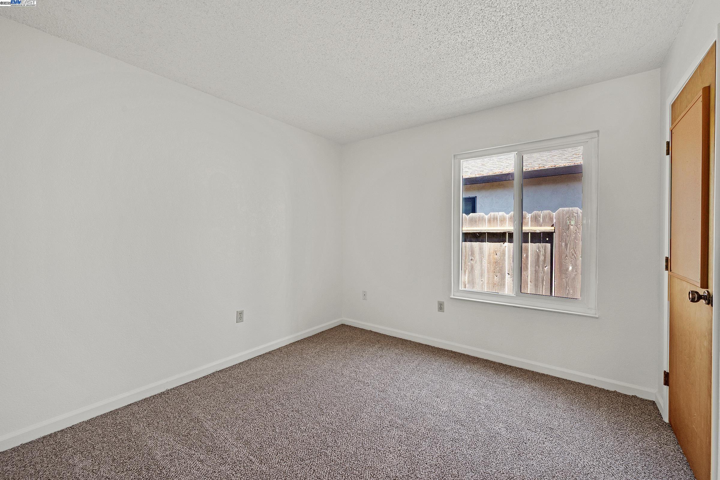 Detail Gallery Image 12 of 30 For 1033 Parkside Ave, Manteca,  CA 95336 - 3 Beds | 1/1 Baths
