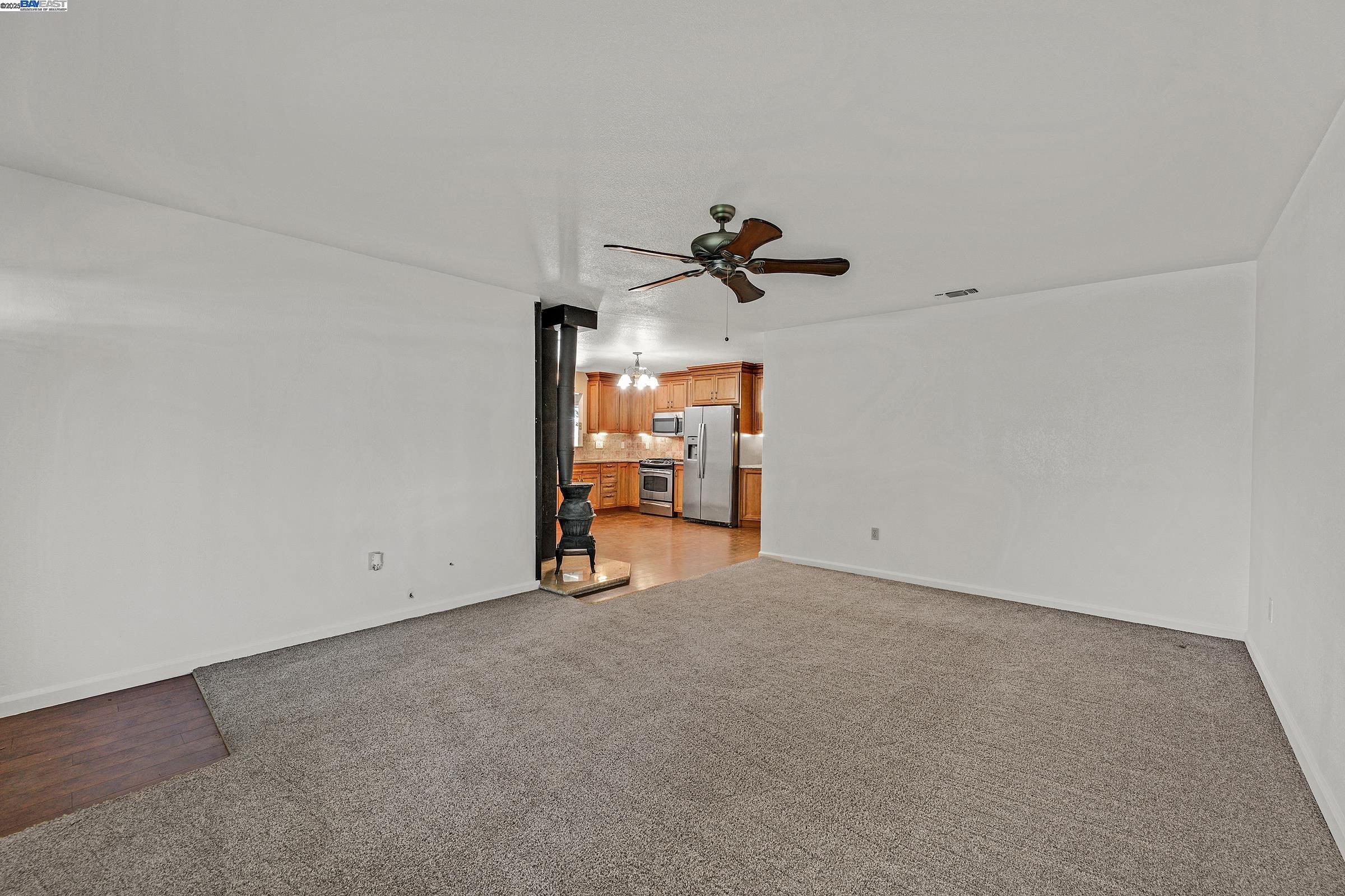 Detail Gallery Image 3 of 30 For 1033 Parkside Ave, Manteca,  CA 95336 - 3 Beds | 1/1 Baths