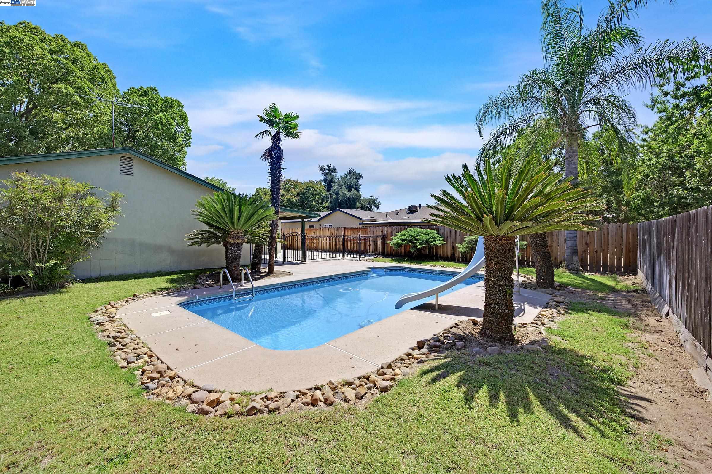 Detail Gallery Image 21 of 30 For 1033 Parkside Ave, Manteca,  CA 95336 - 3 Beds | 1/1 Baths