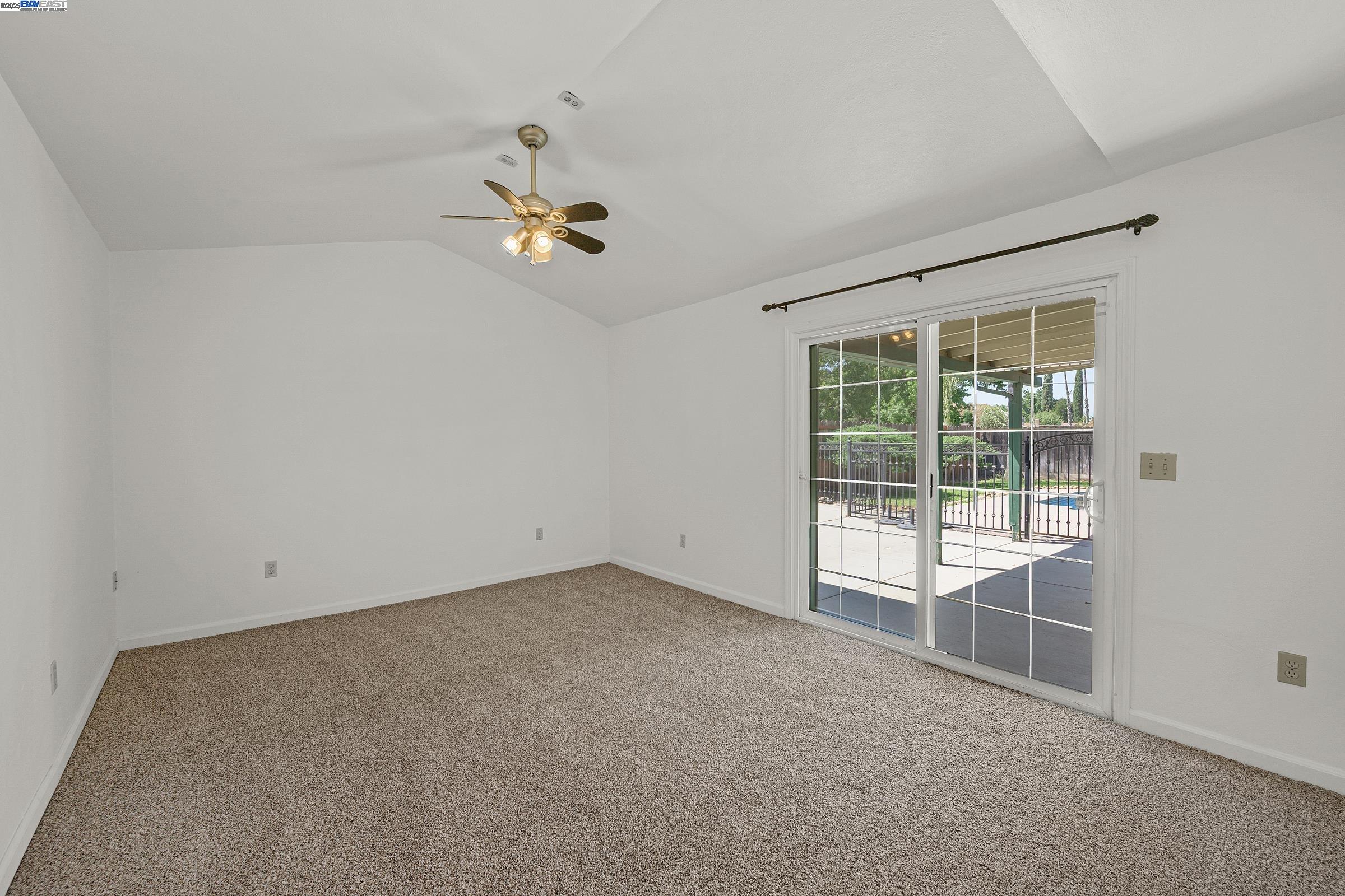 Detail Gallery Image 8 of 30 For 1033 Parkside Ave, Manteca,  CA 95336 - 3 Beds | 1/1 Baths