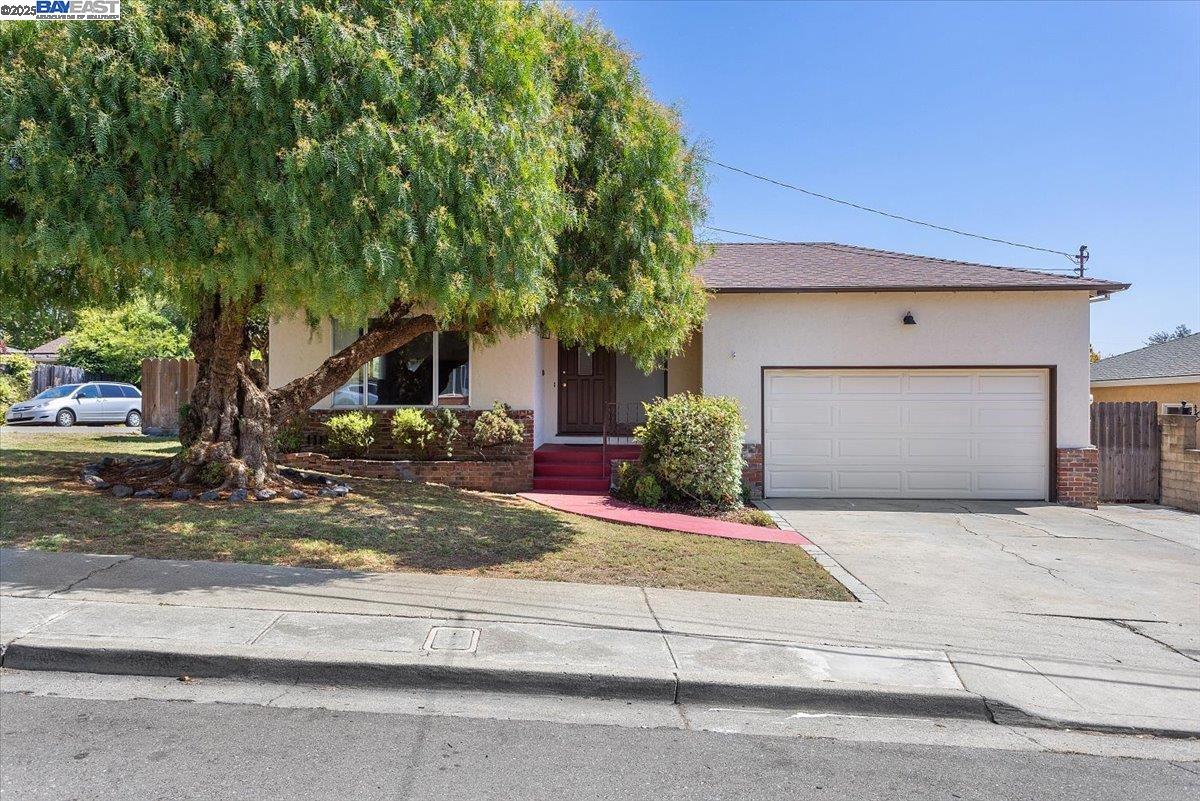 Detail Gallery Image 2 of 45 For 19306 Vaughn Ave, Castro Valley,  CA 94546 - 3 Beds | 2 Baths