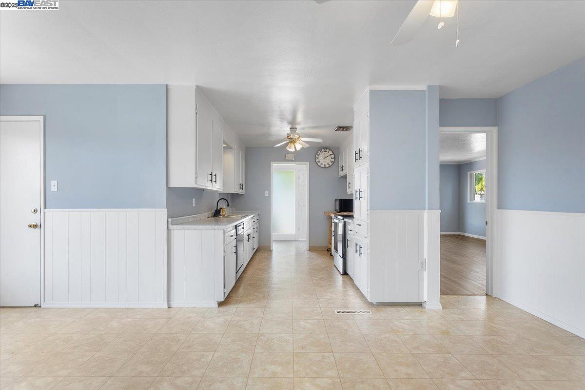 Detail Gallery Image 15 of 45 For 19306 Vaughn Ave, Castro Valley,  CA 94546 - 3 Beds | 2 Baths