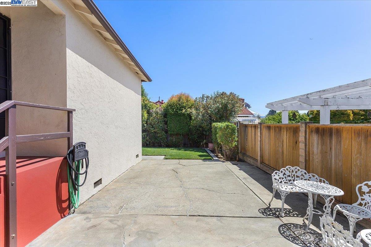 Detail Gallery Image 34 of 45 For 19306 Vaughn Ave, Castro Valley,  CA 94546 - 3 Beds | 2 Baths
