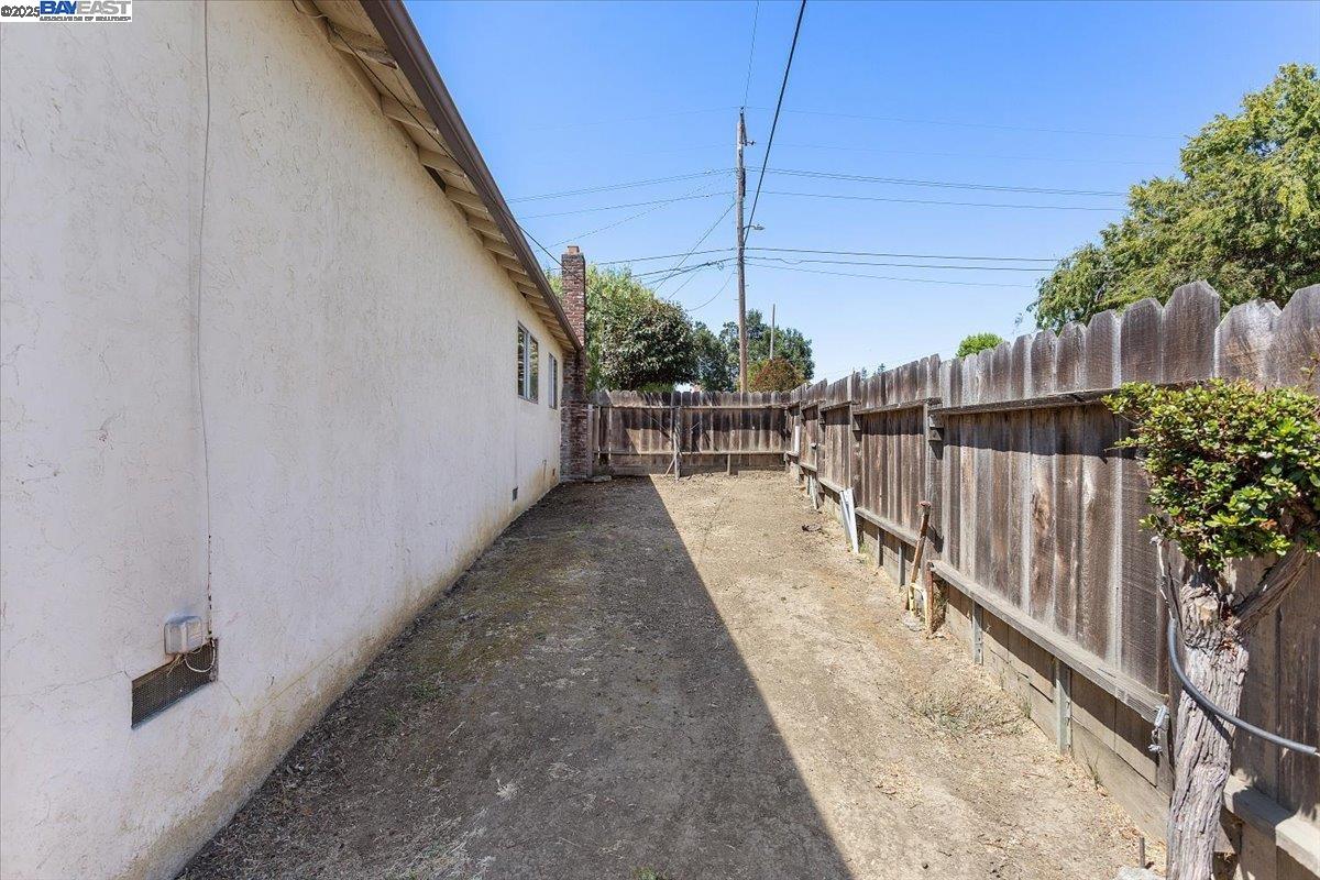 Detail Gallery Image 39 of 45 For 19306 Vaughn Ave, Castro Valley,  CA 94546 - 3 Beds | 2 Baths