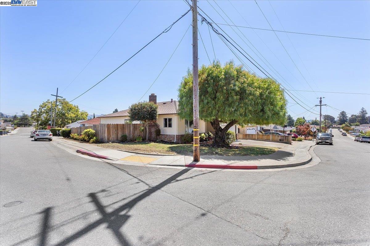 Detail Gallery Image 42 of 45 For 19306 Vaughn Ave, Castro Valley,  CA 94546 - 3 Beds | 2 Baths
