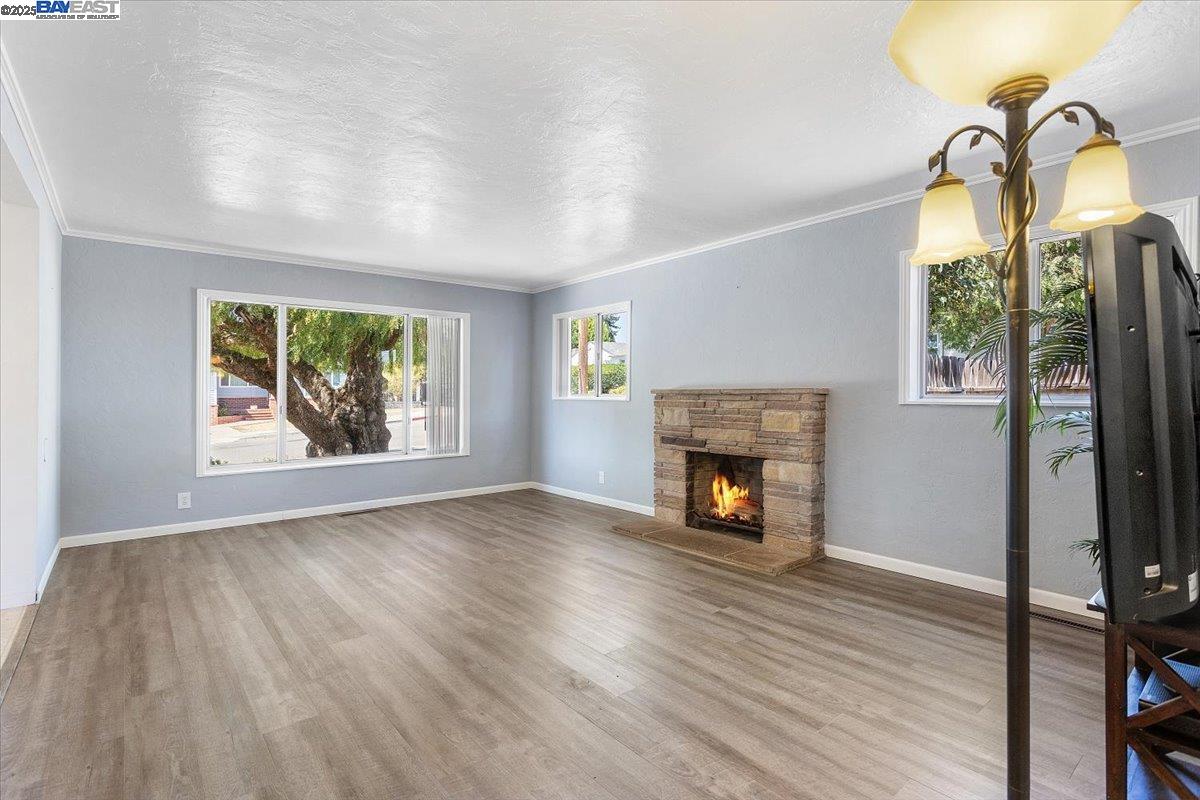 Detail Gallery Image 10 of 45 For 19306 Vaughn Ave, Castro Valley,  CA 94546 - 3 Beds | 2 Baths