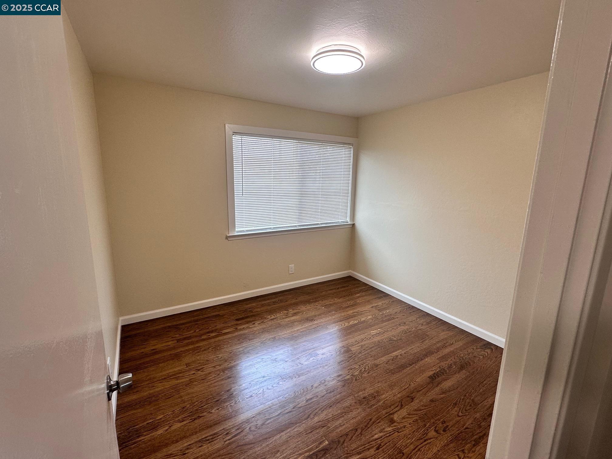 Detail Gallery Image 11 of 16 For 4301 Taft Ave, Richmond,  CA 94804-3491 - 4 Beds | 1/1 Baths