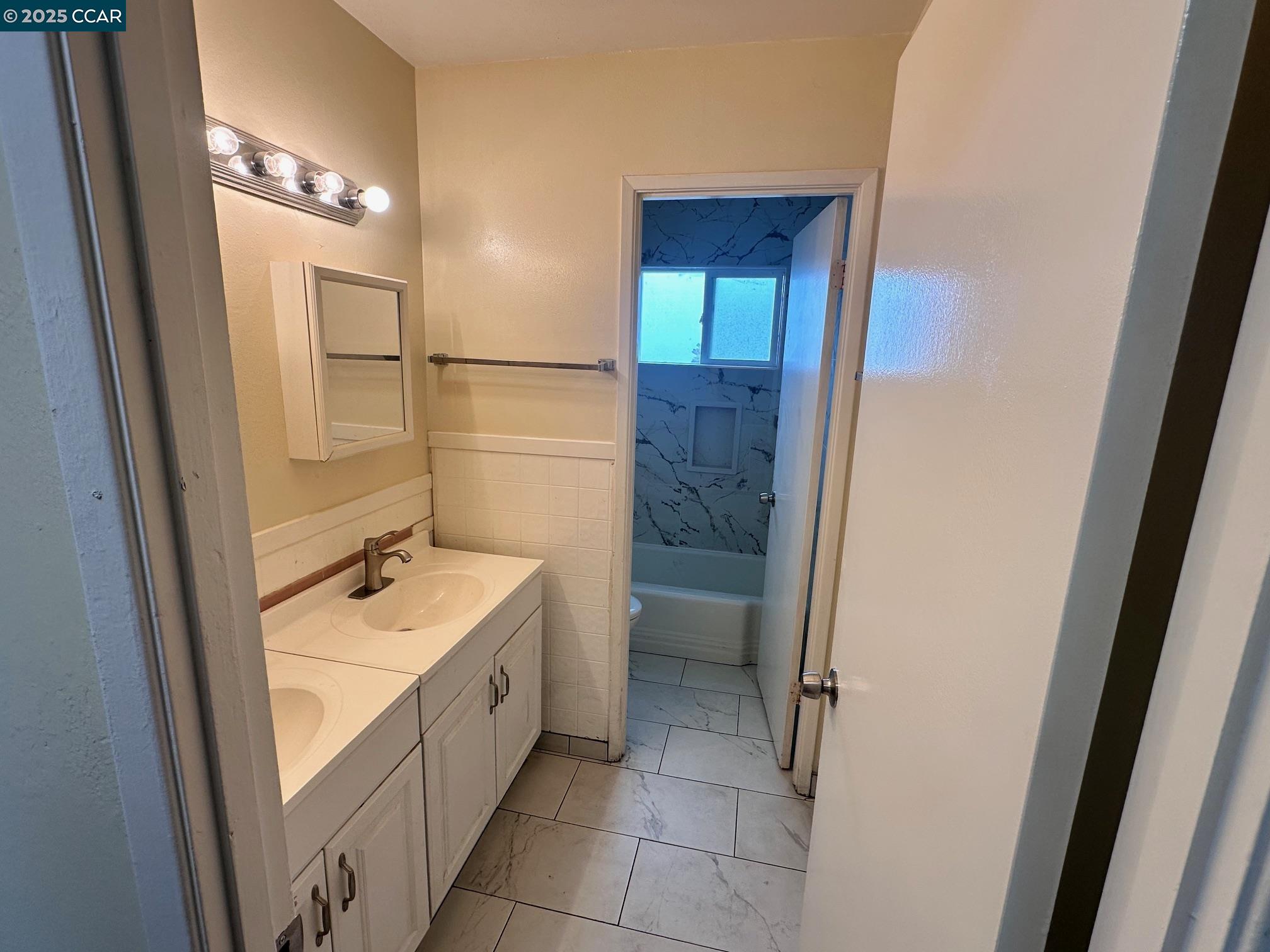Detail Gallery Image 13 of 16 For 4301 Taft Ave, Richmond,  CA 94804-3491 - 4 Beds | 1/1 Baths