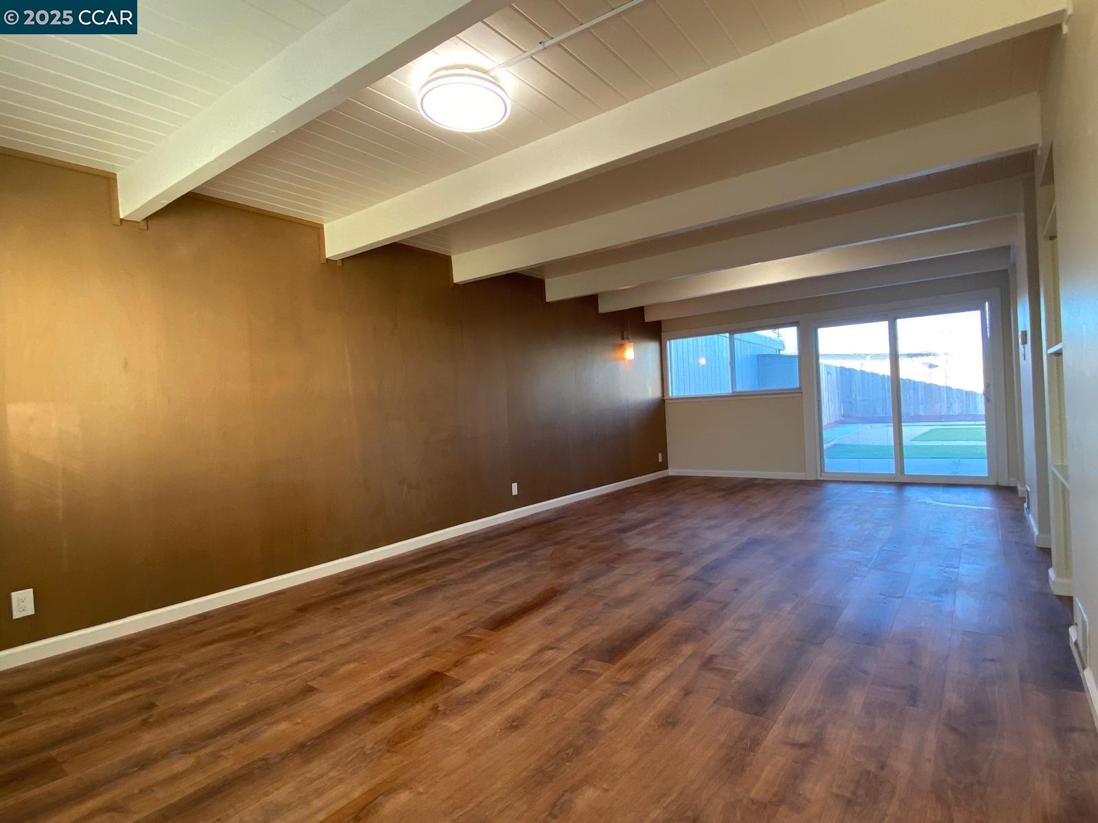 Detail Gallery Image 4 of 16 For 4301 Taft Ave, Richmond,  CA 94804-3491 - 4 Beds | 1/1 Baths