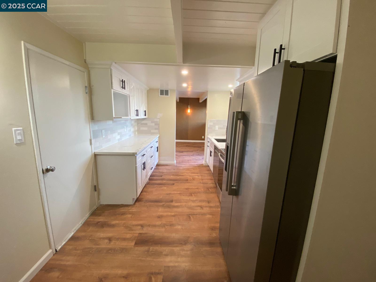 Detail Gallery Image 6 of 16 For 4301 Taft Ave, Richmond,  CA 94804-3491 - 4 Beds | 1/1 Baths