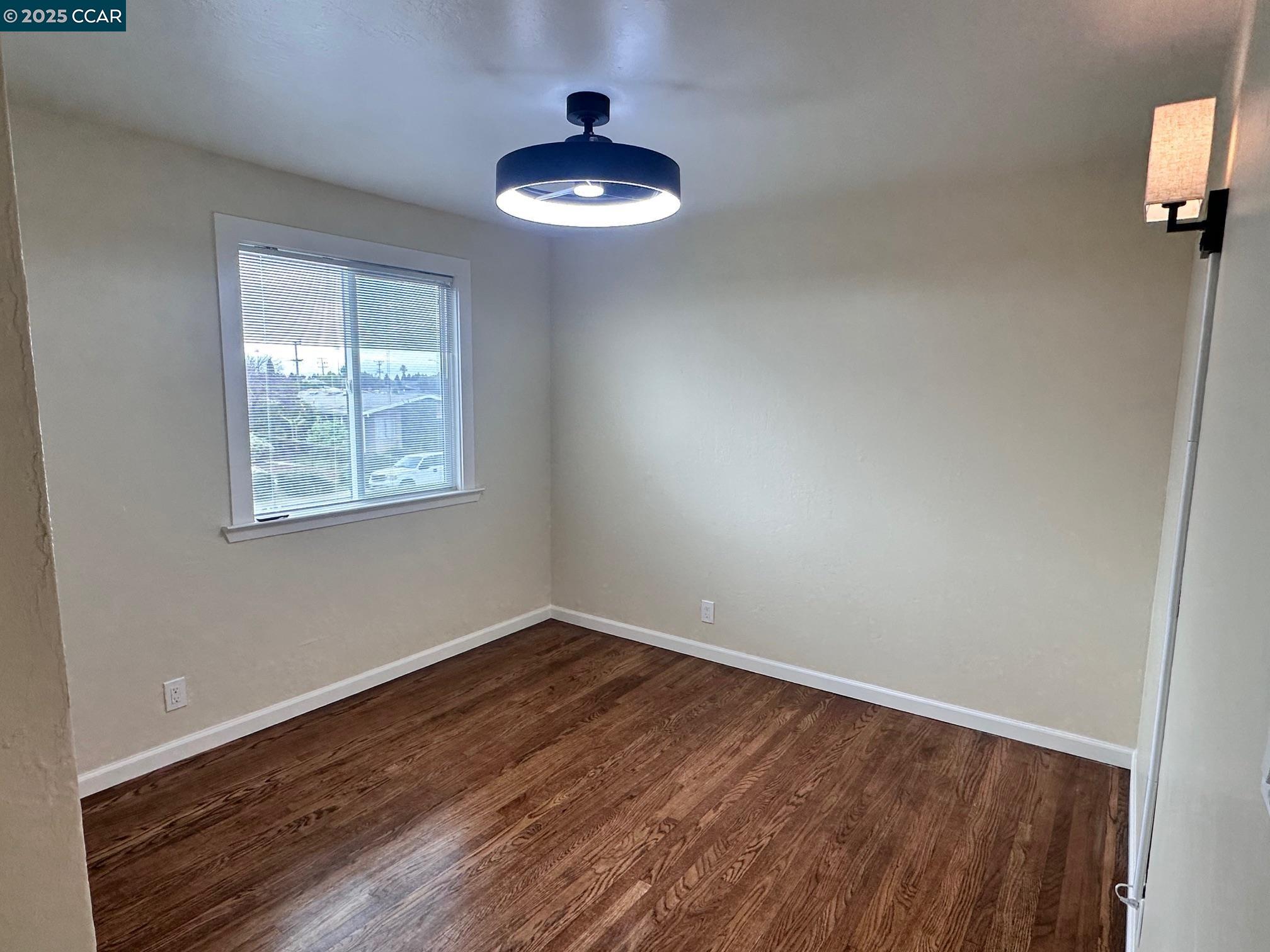 Detail Gallery Image 8 of 16 For 4301 Taft Ave, Richmond,  CA 94804-3491 - 4 Beds | 1/1 Baths