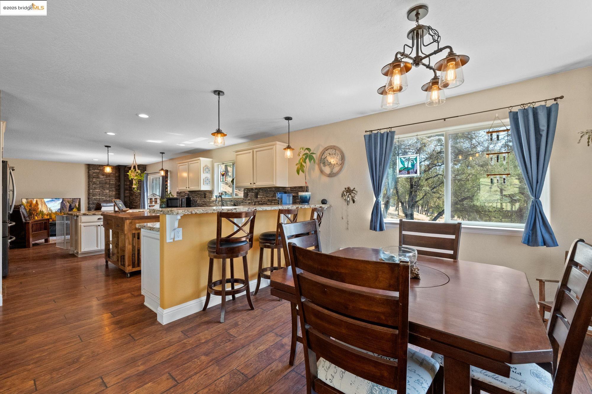 Detail Gallery Image 11 of 49 For 13225 Armistead Cir, Sonora,  CA 95370 - 3 Beds | 2/1 Baths