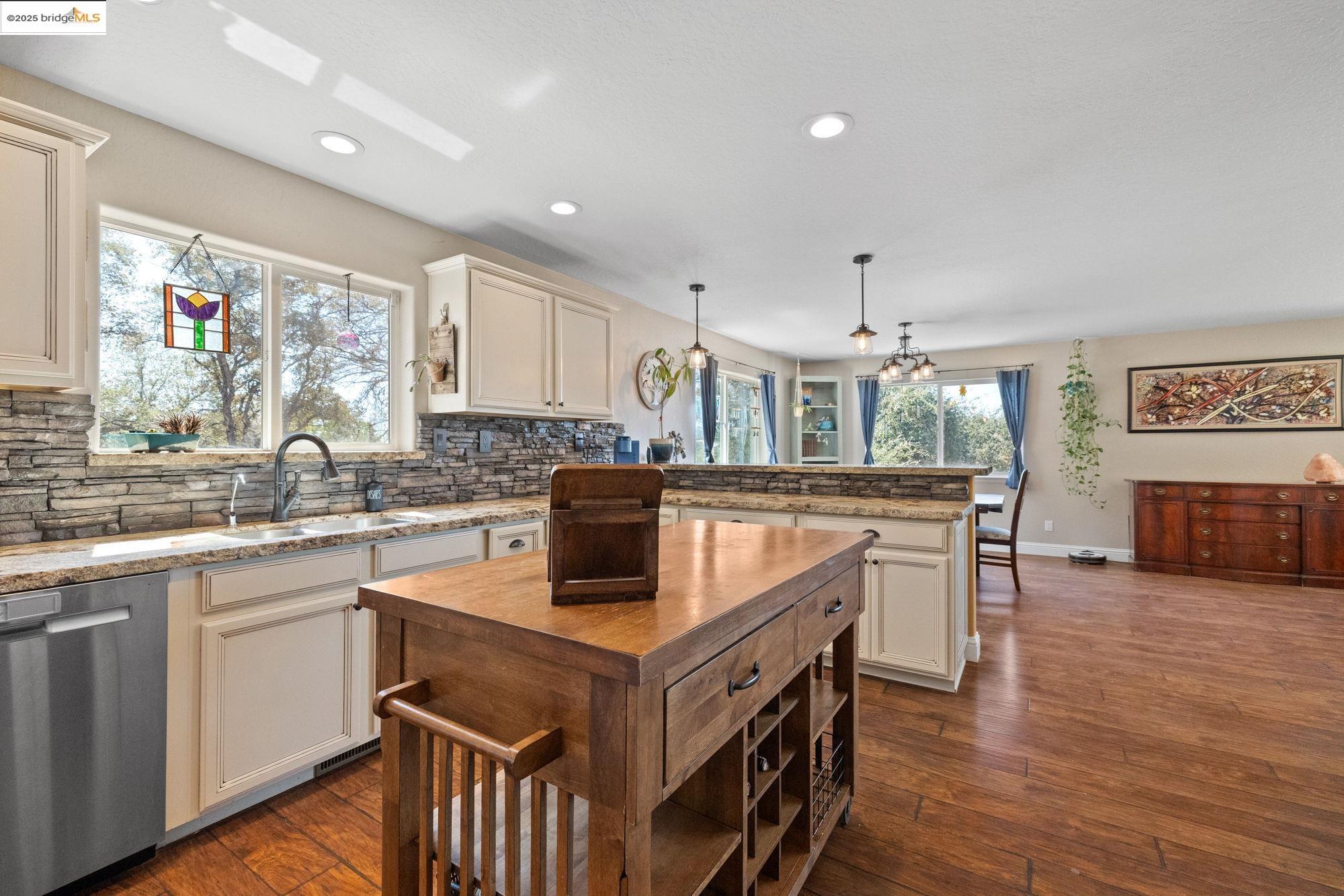 Detail Gallery Image 13 of 49 For 13225 Armistead Cir, Sonora,  CA 95370 - 3 Beds | 2/1 Baths