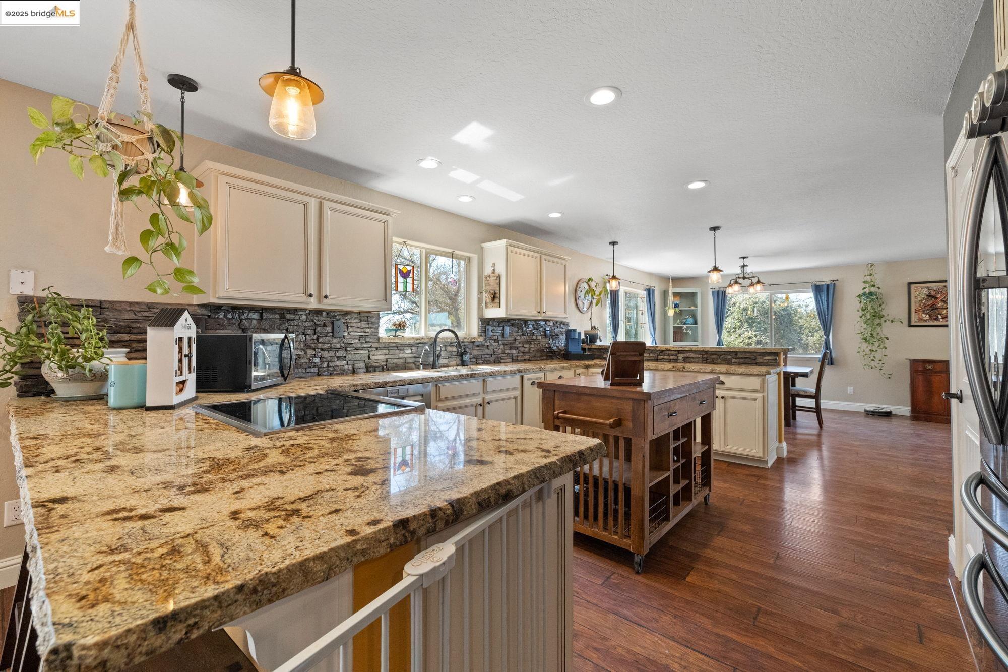 Detail Gallery Image 14 of 49 For 13225 Armistead Cir, Sonora,  CA 95370 - 3 Beds | 2/1 Baths