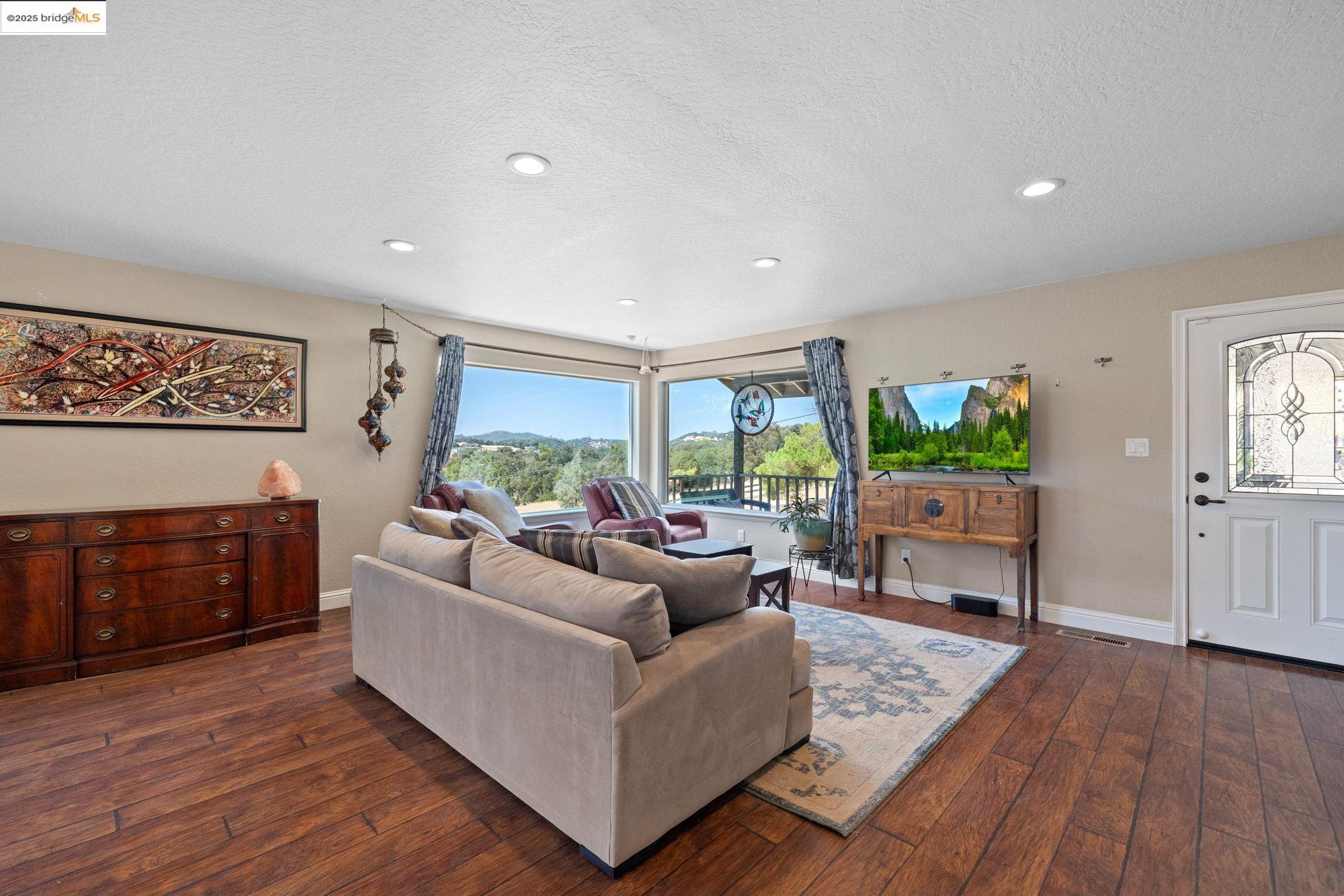 Detail Gallery Image 8 of 49 For 13225 Armistead Cir, Sonora,  CA 95370 - 3 Beds | 2/1 Baths