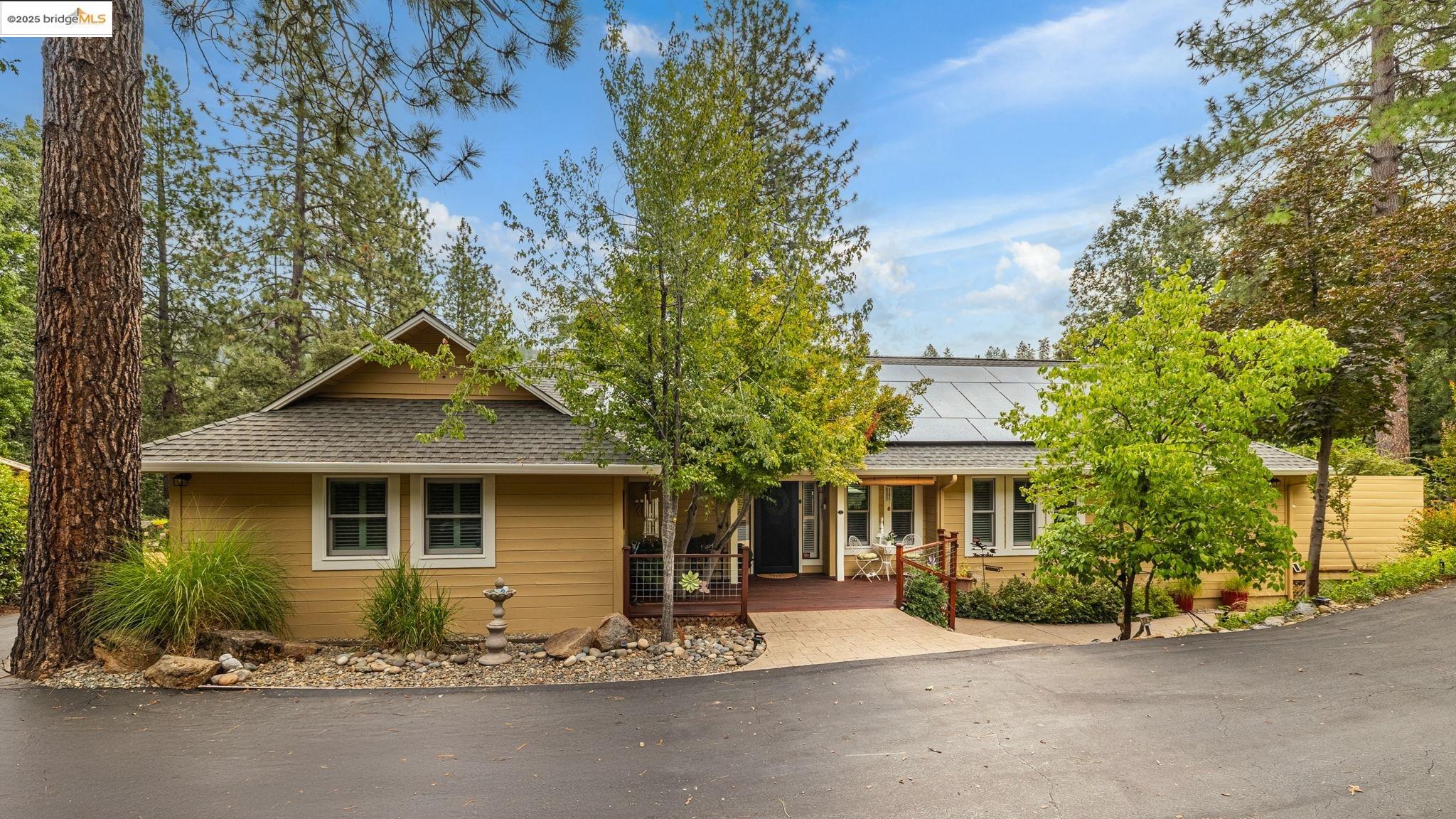 Detail Gallery Image 3 of 60 For 20581 Gerber Rd, Tuolumne,  CA 95379 - 3 Beds | 2 Baths