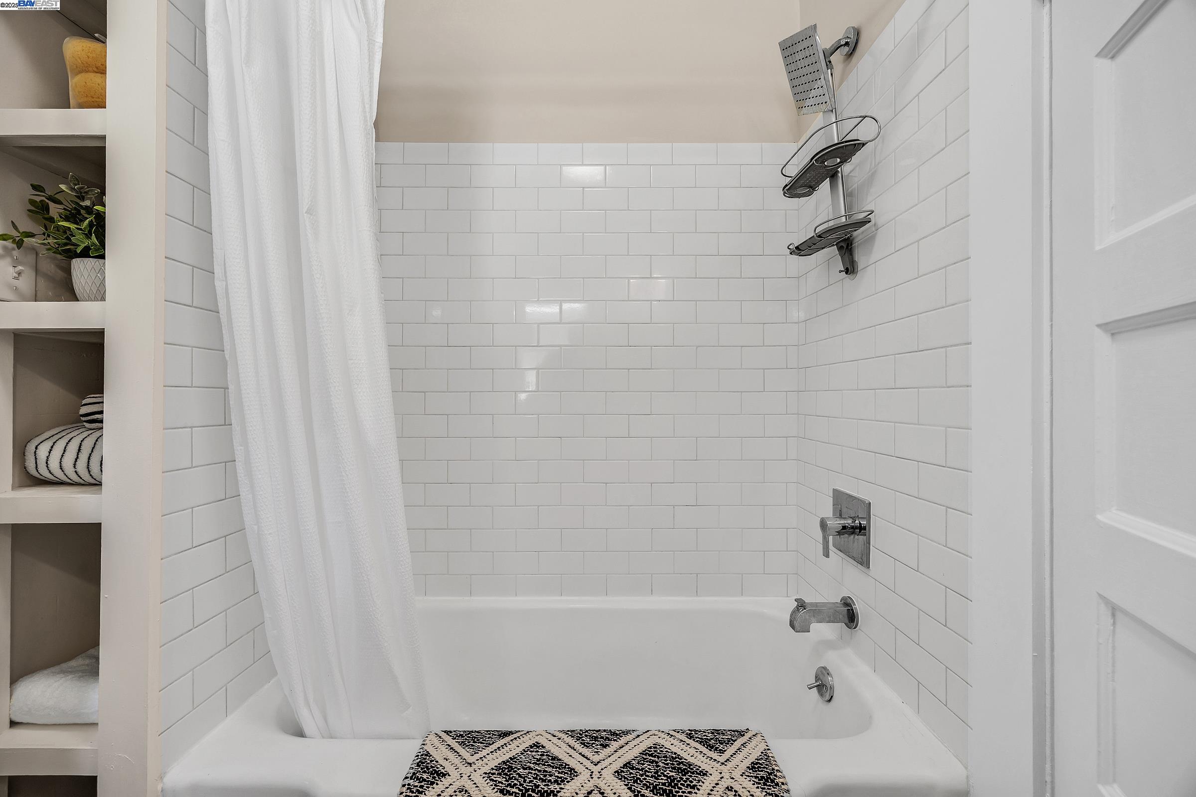 Detail Gallery Image 13 of 33 For 2230 Sacramento St, Berkeley,  CA 94702 - 3 Beds | 1 Baths