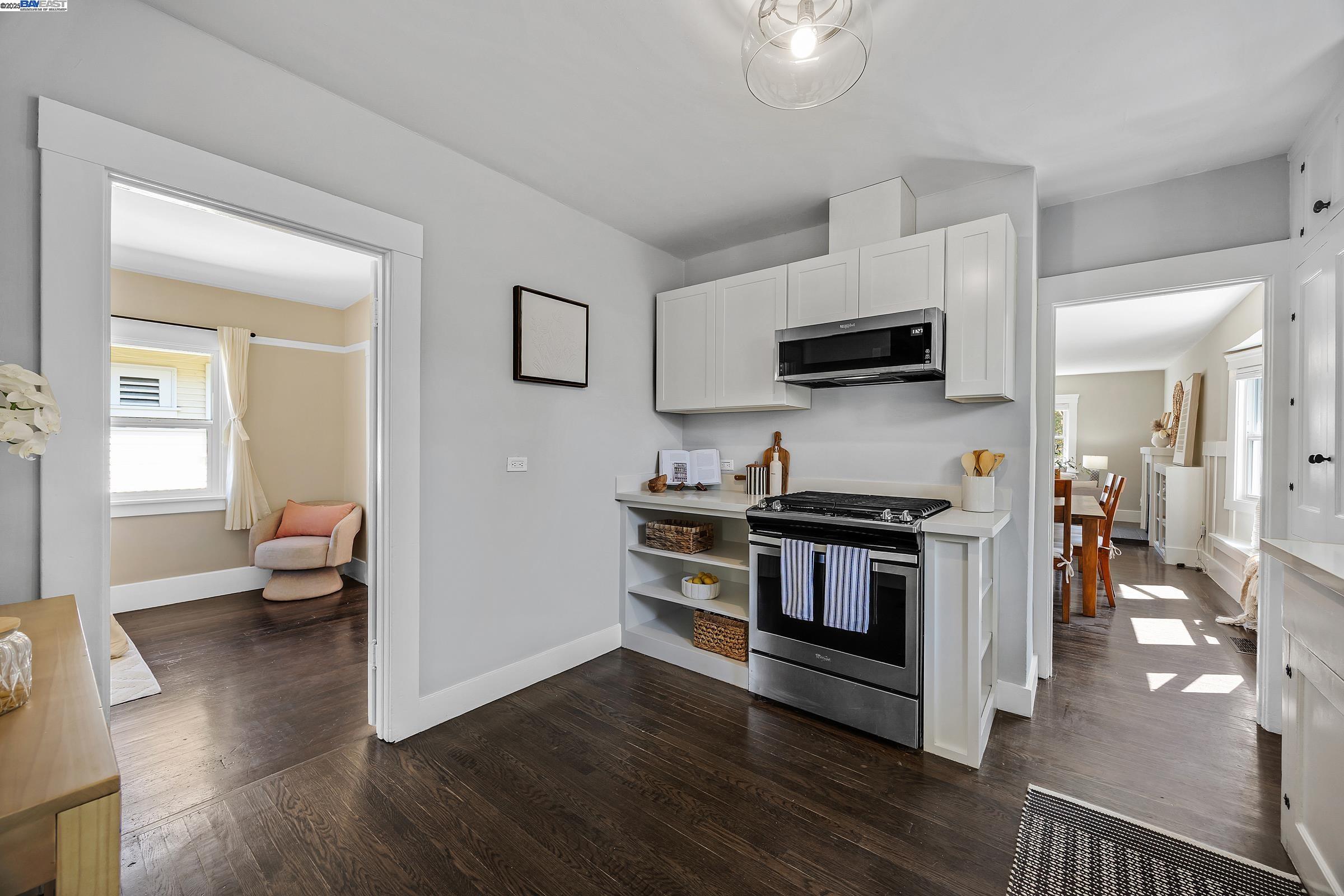 Detail Gallery Image 16 of 33 For 2230 Sacramento St, Berkeley,  CA 94702 - 3 Beds | 1 Baths