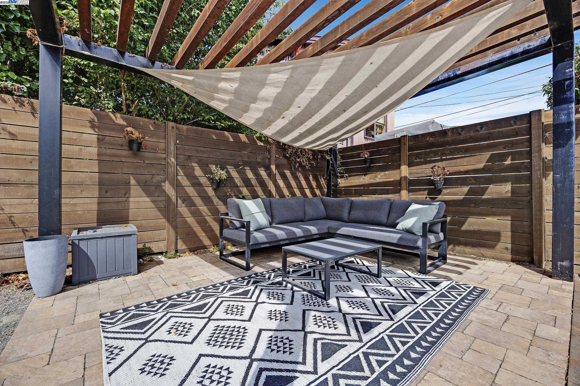 Detail Gallery Image 23 of 33 For 2230 Sacramento St, Berkeley,  CA 94702 - 3 Beds | 1 Baths