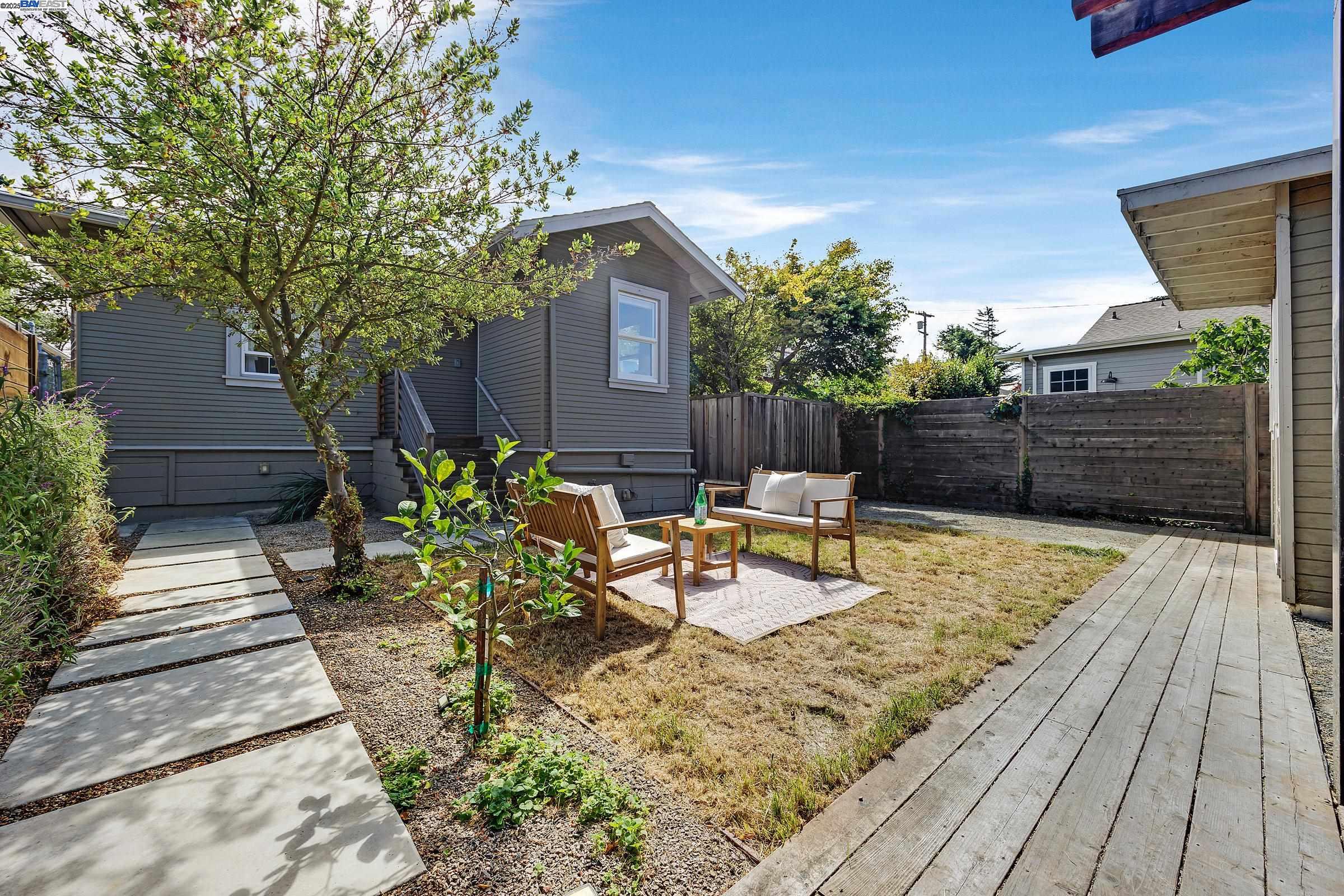 Detail Gallery Image 24 of 33 For 2230 Sacramento St, Berkeley,  CA 94702 - 3 Beds | 1 Baths