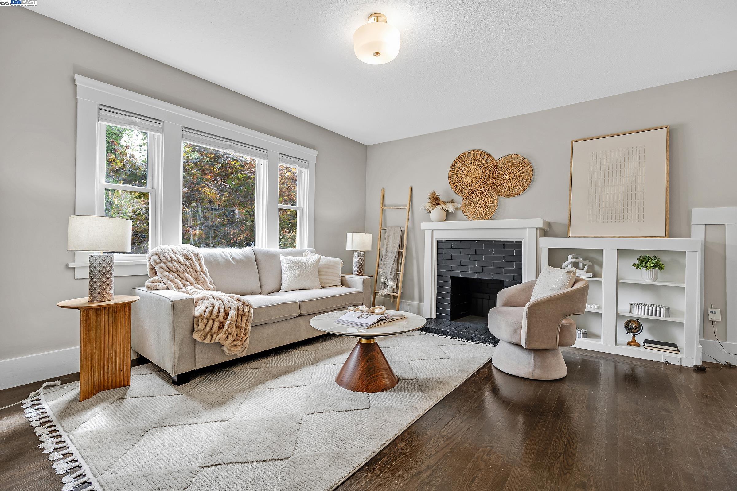 Detail Gallery Image 4 of 33 For 2230 Sacramento St, Berkeley,  CA 94702 - 3 Beds | 1 Baths
